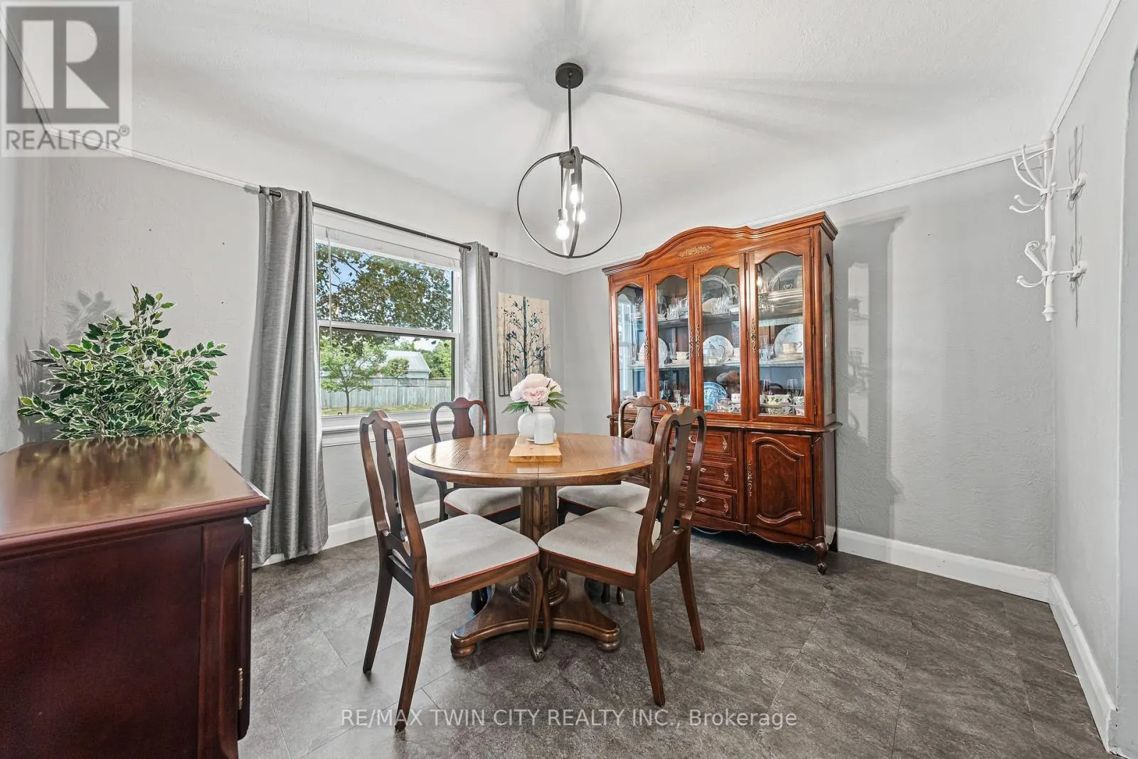 854 GUELPH STREET