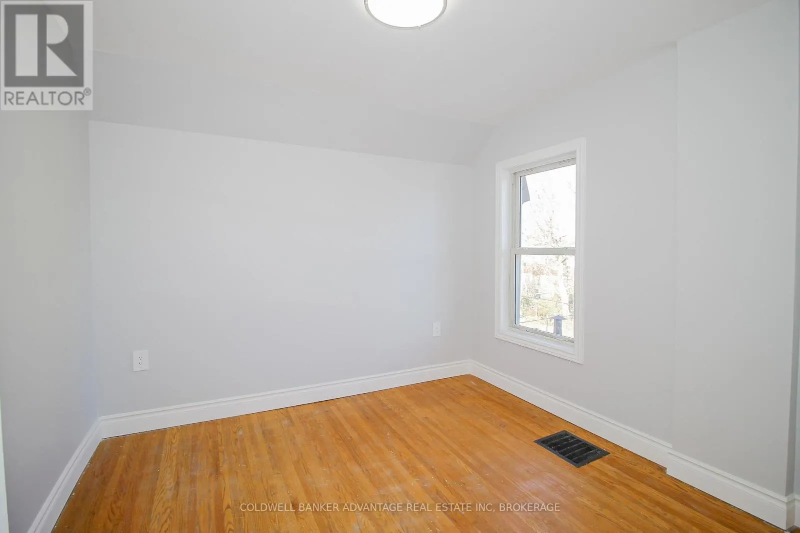 28 MYRTLE AVENUE