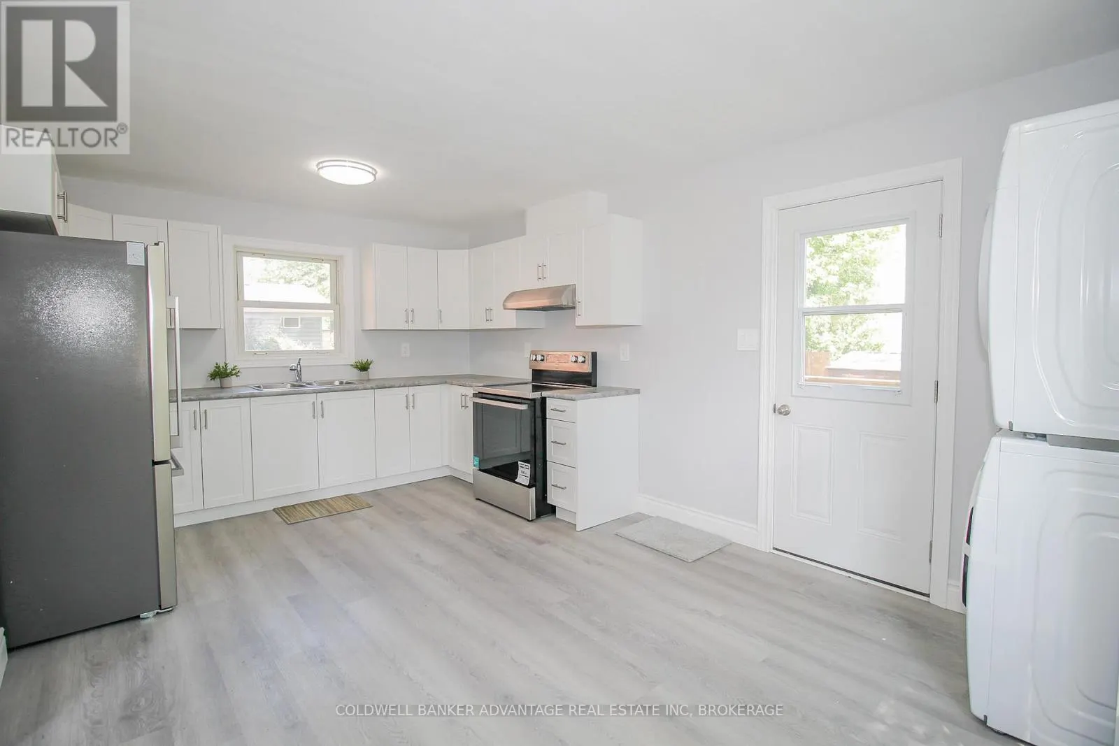 28 MYRTLE AVENUE