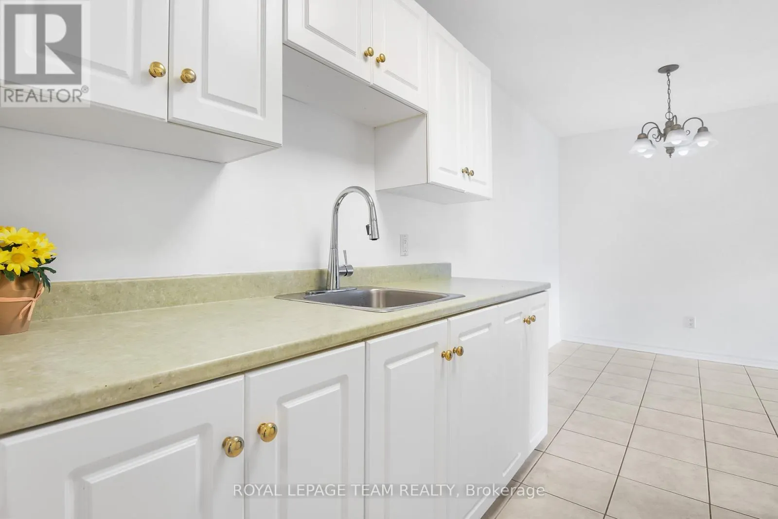 205 - 190 ELGIN STREET W