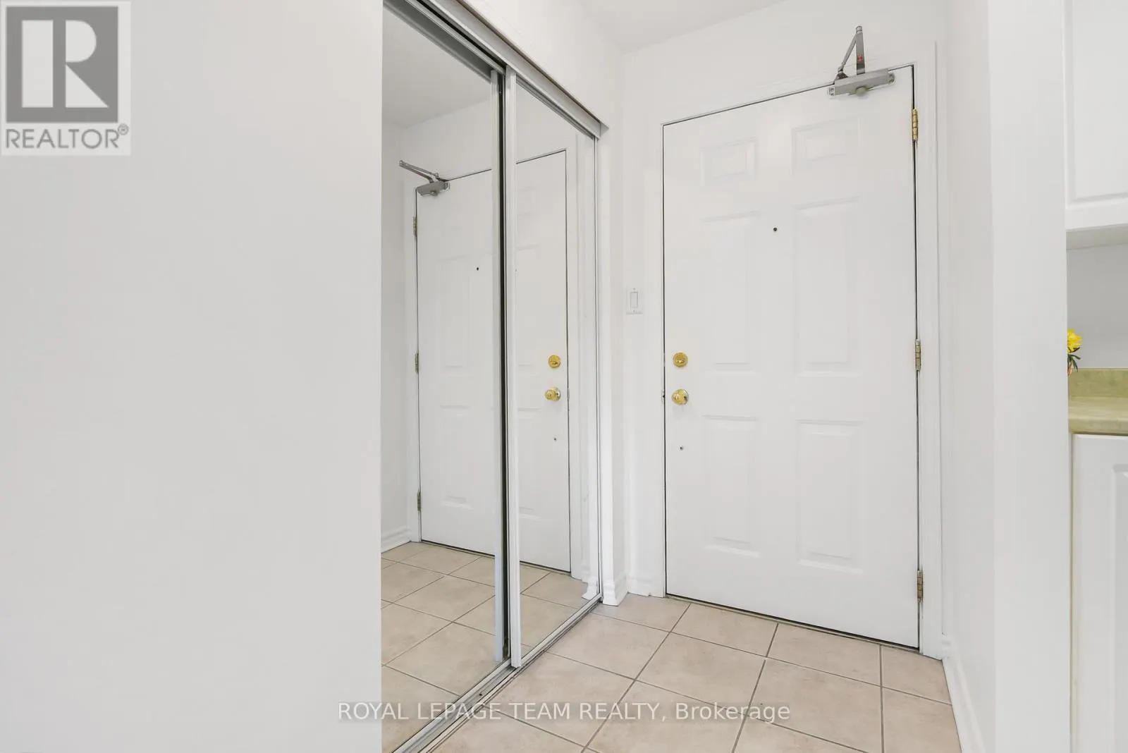 205 - 190 ELGIN STREET W