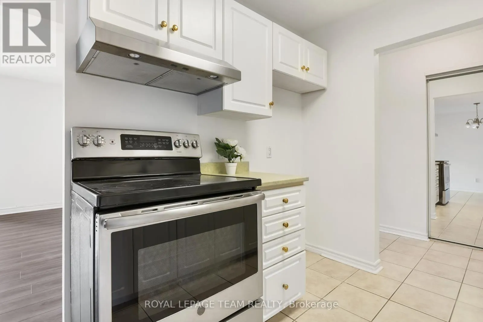 205 - 190 ELGIN STREET W