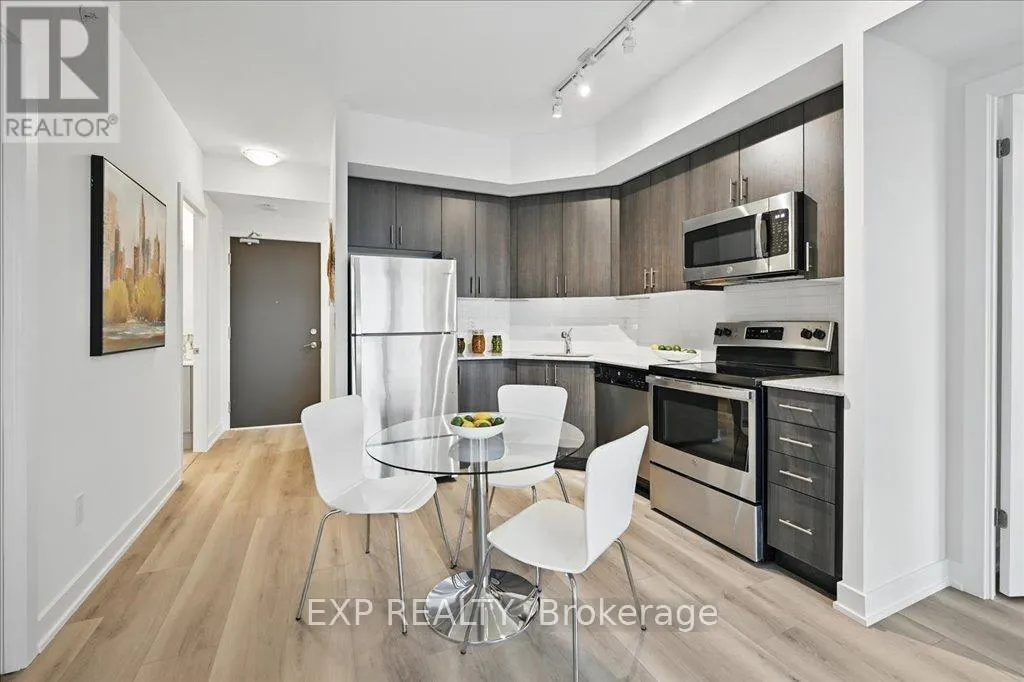 707 - 550 NORTH SERVICE ROAD