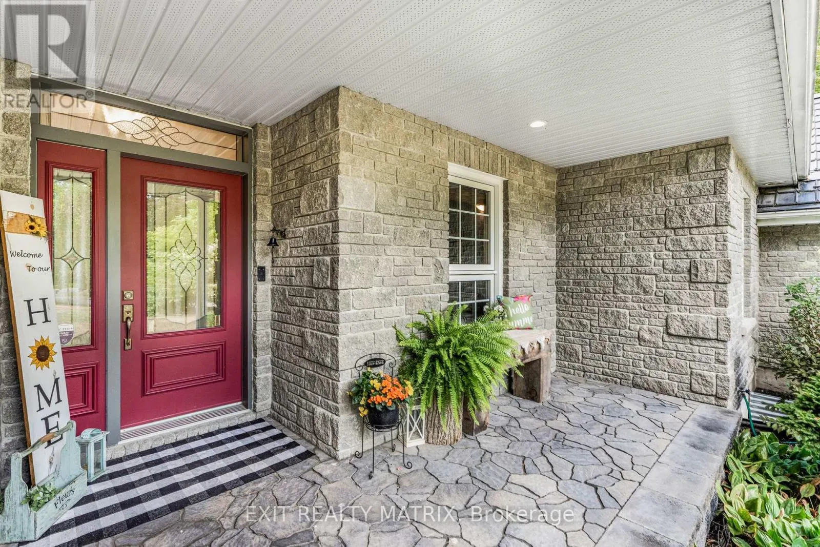 1736 GROVES ROAD