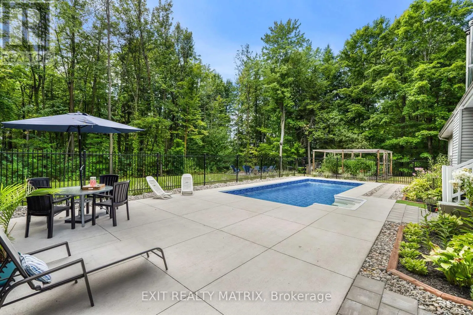 1736 GROVES ROAD