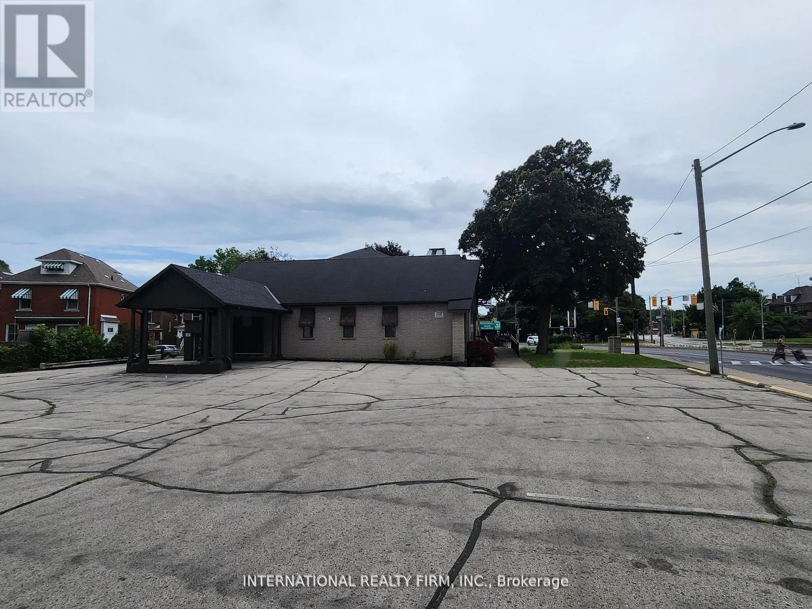 1309 KING STREET E