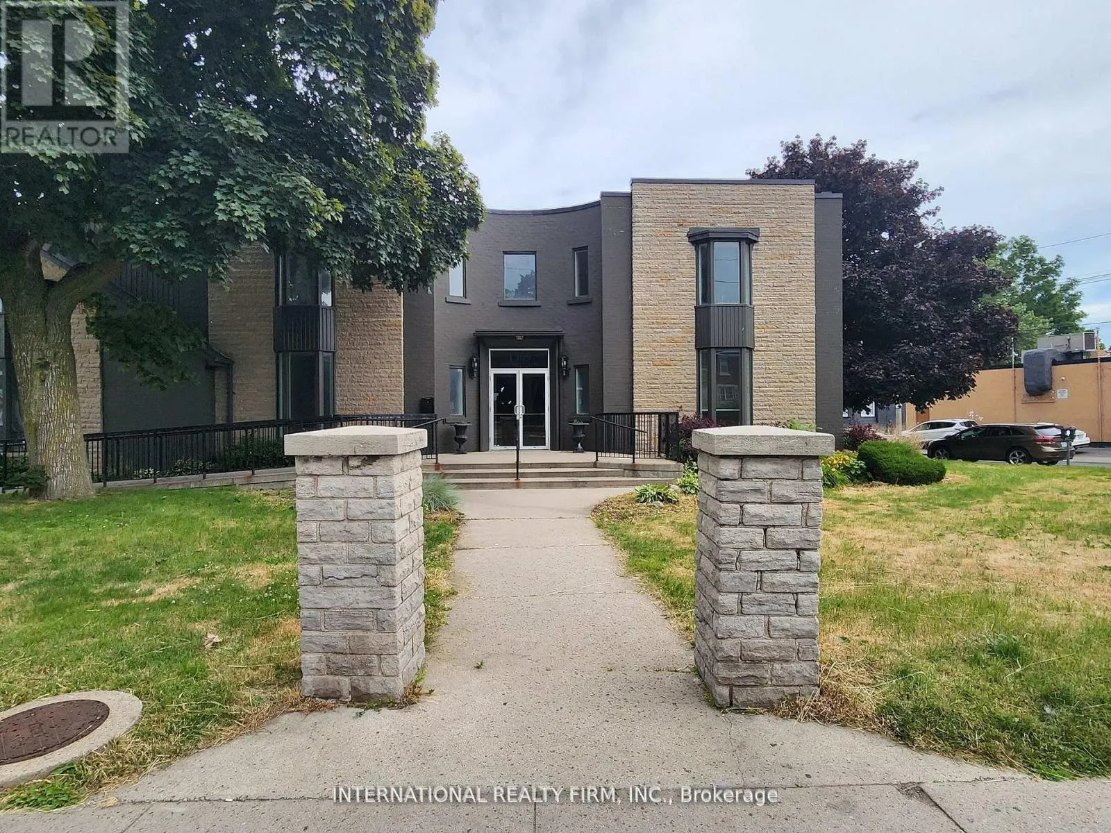 1309 KING STREET E