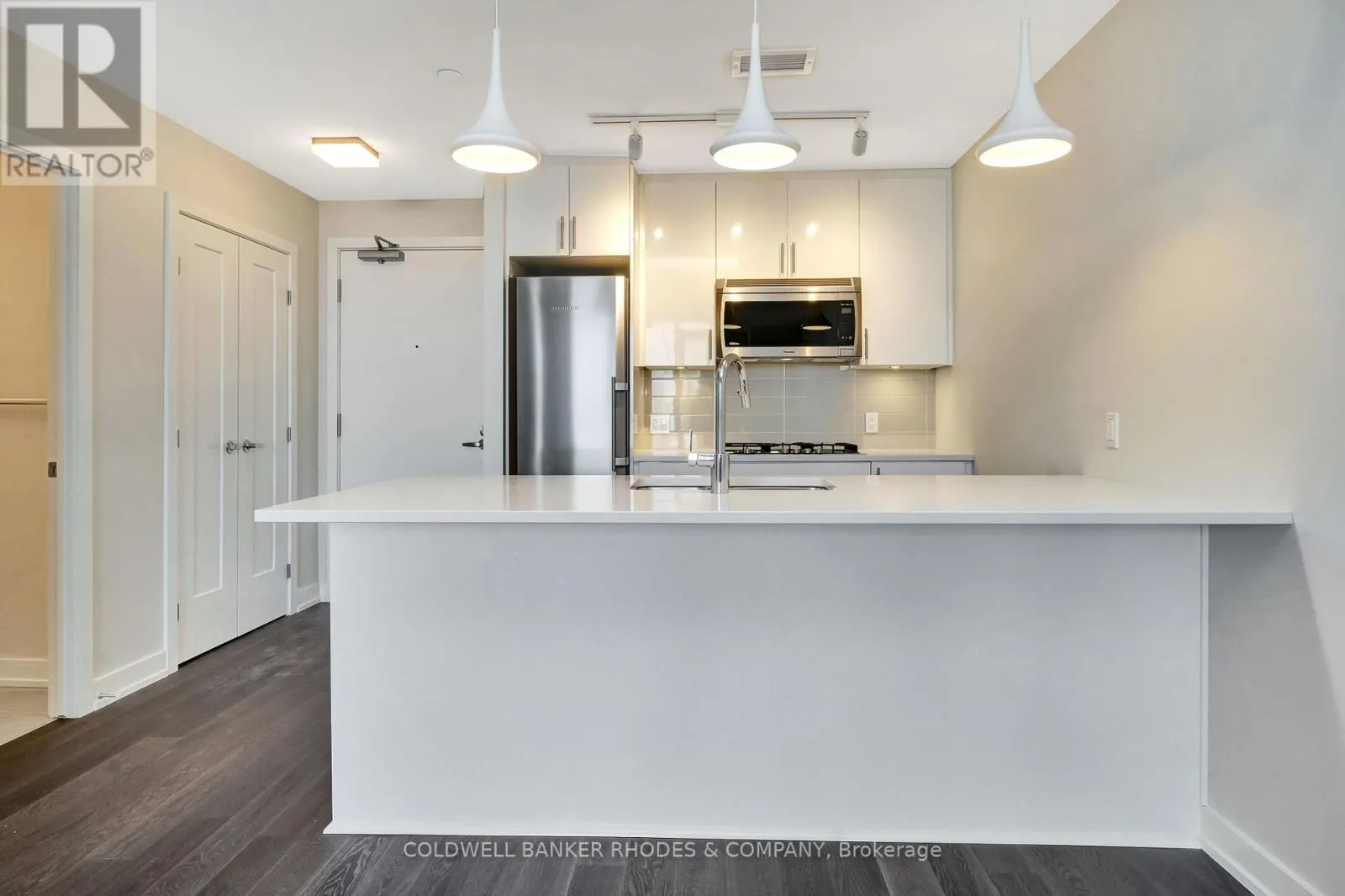 512 - 530 DE MAZENOD AVENUE