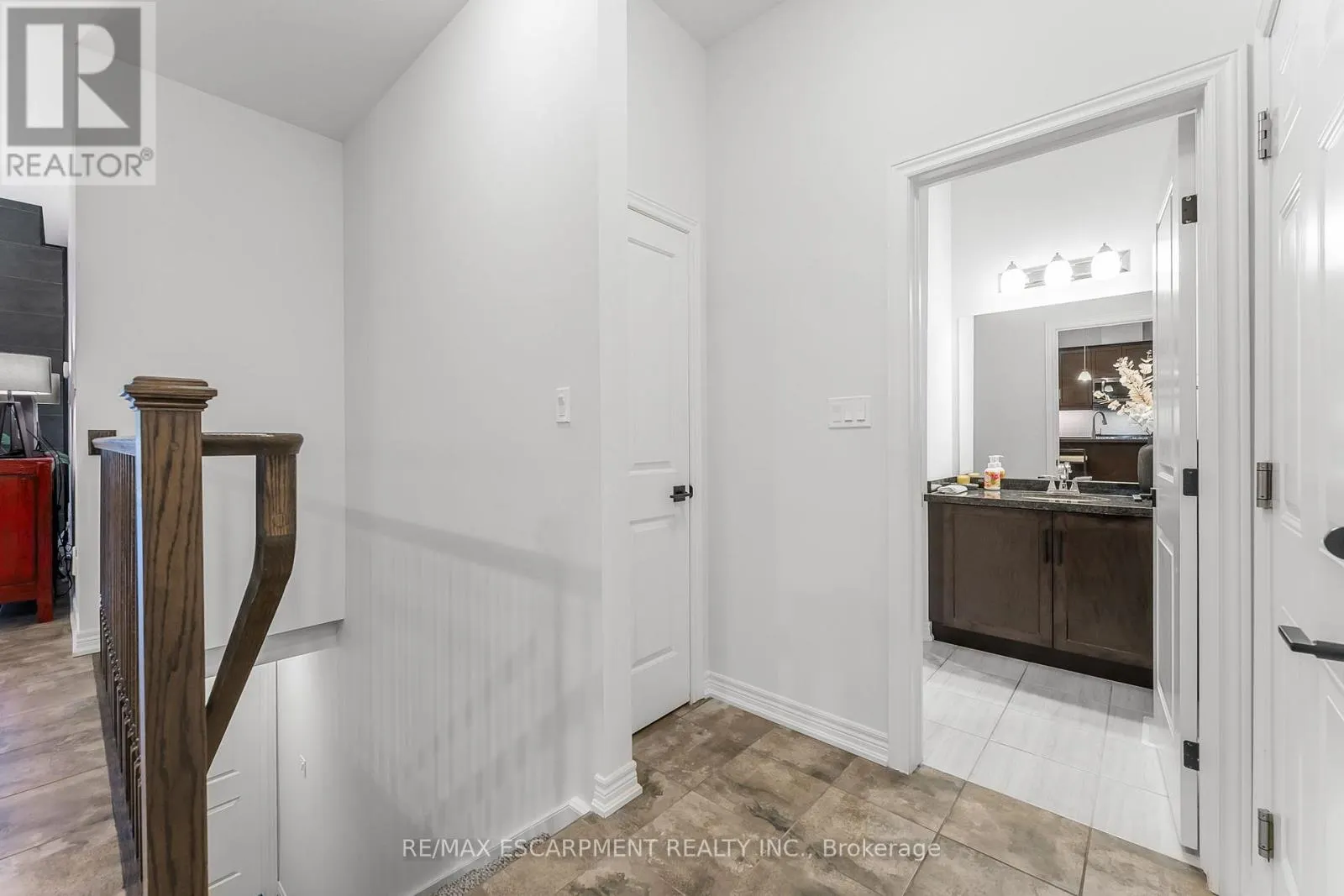 5 - 2848 KING STREET