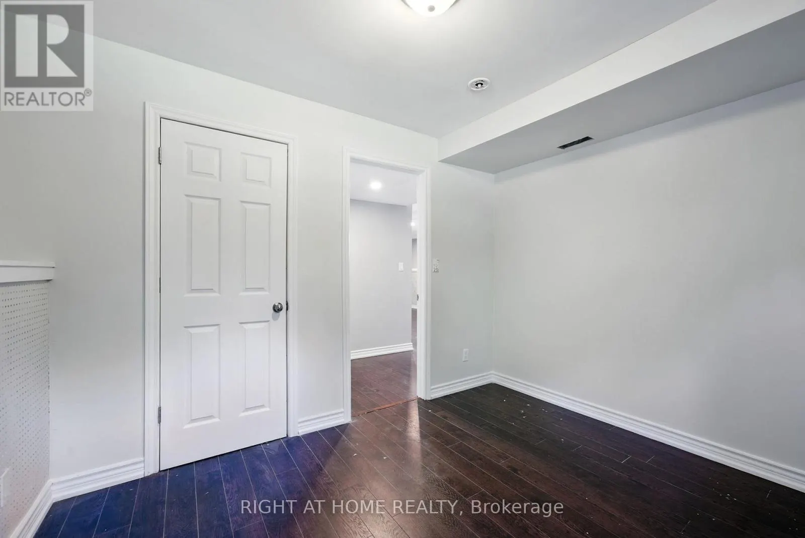 1045 HIGH STREET
