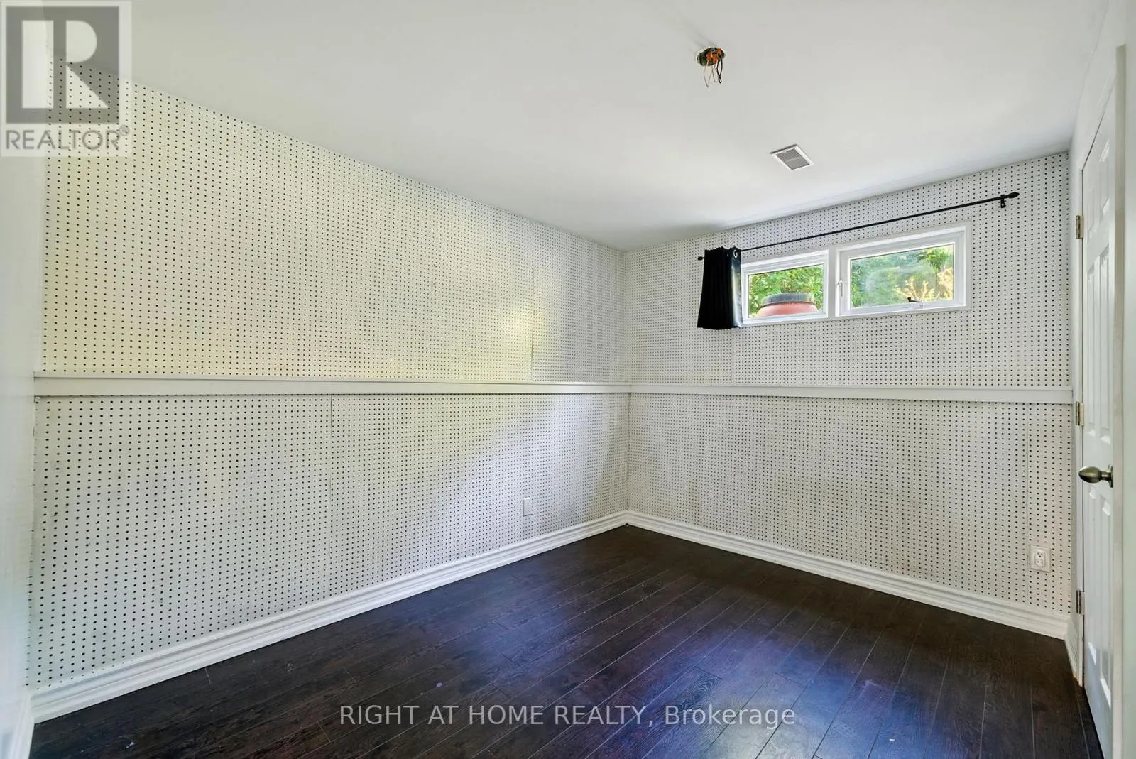 1045 HIGH STREET