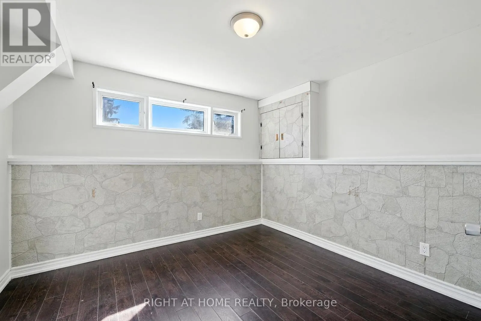 1045 HIGH STREET