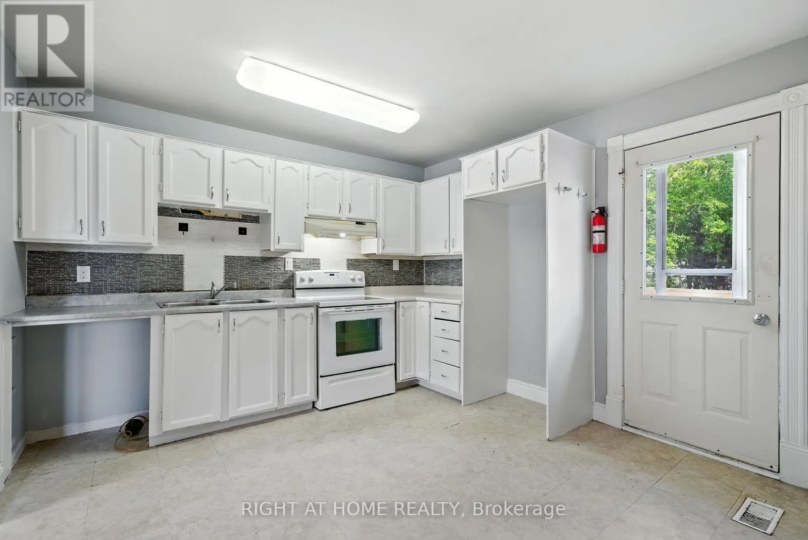 1045 HIGH STREET