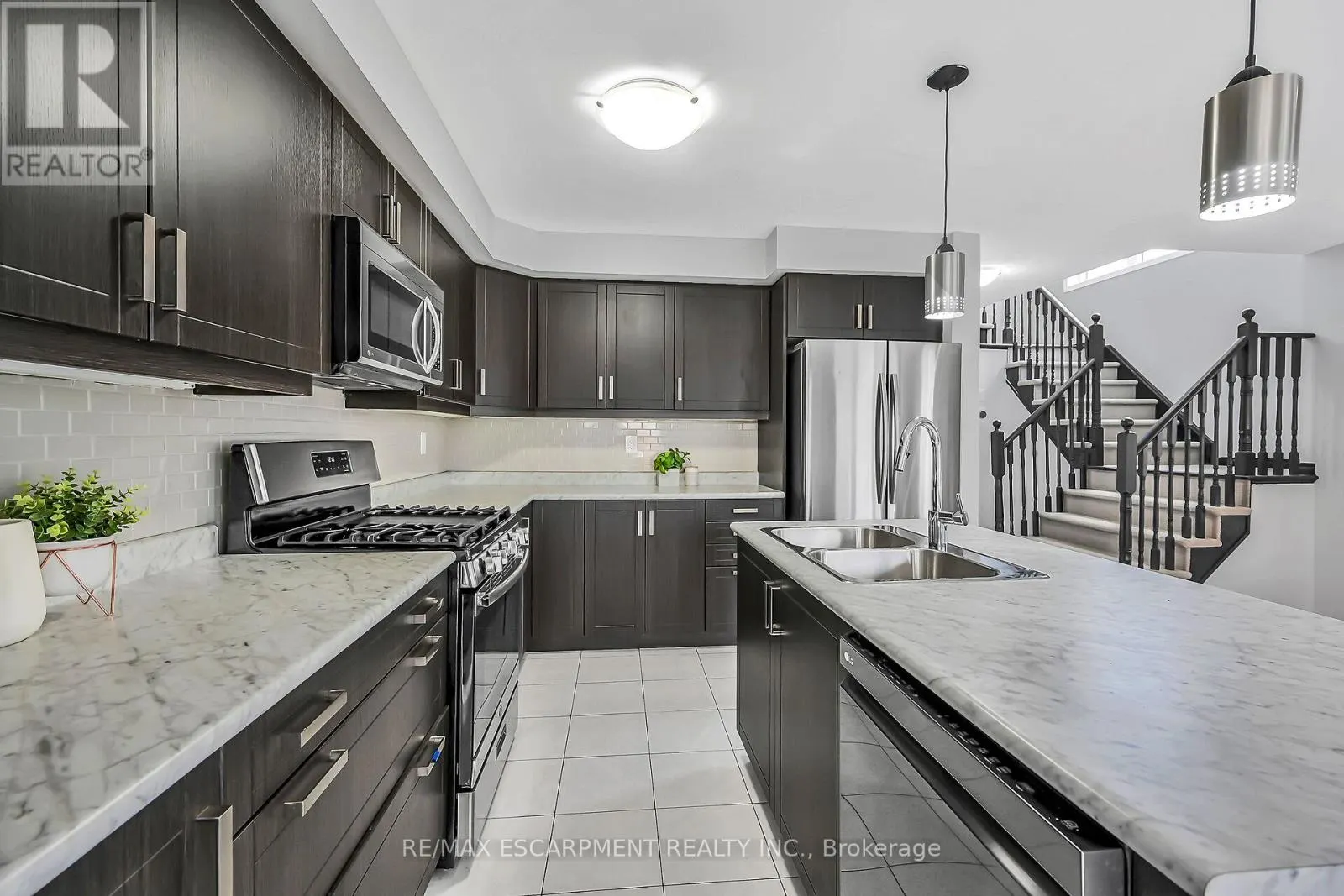 143 THOMPSON ROAD