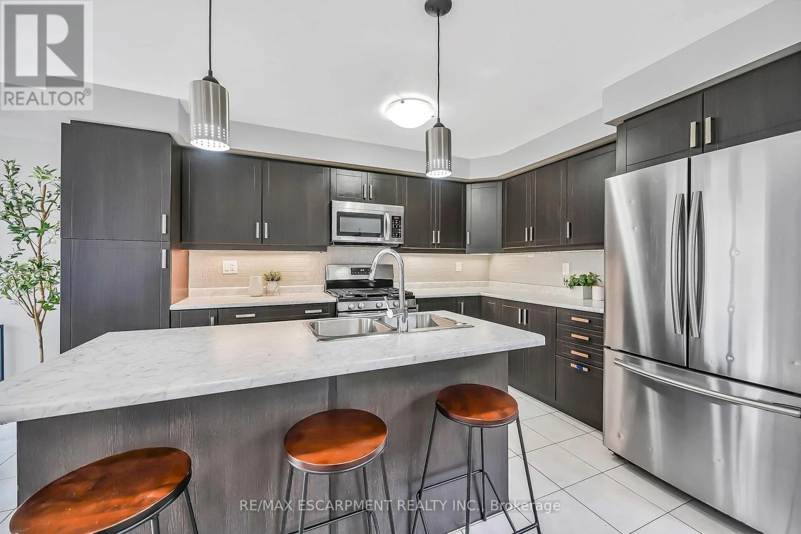 143 THOMPSON ROAD