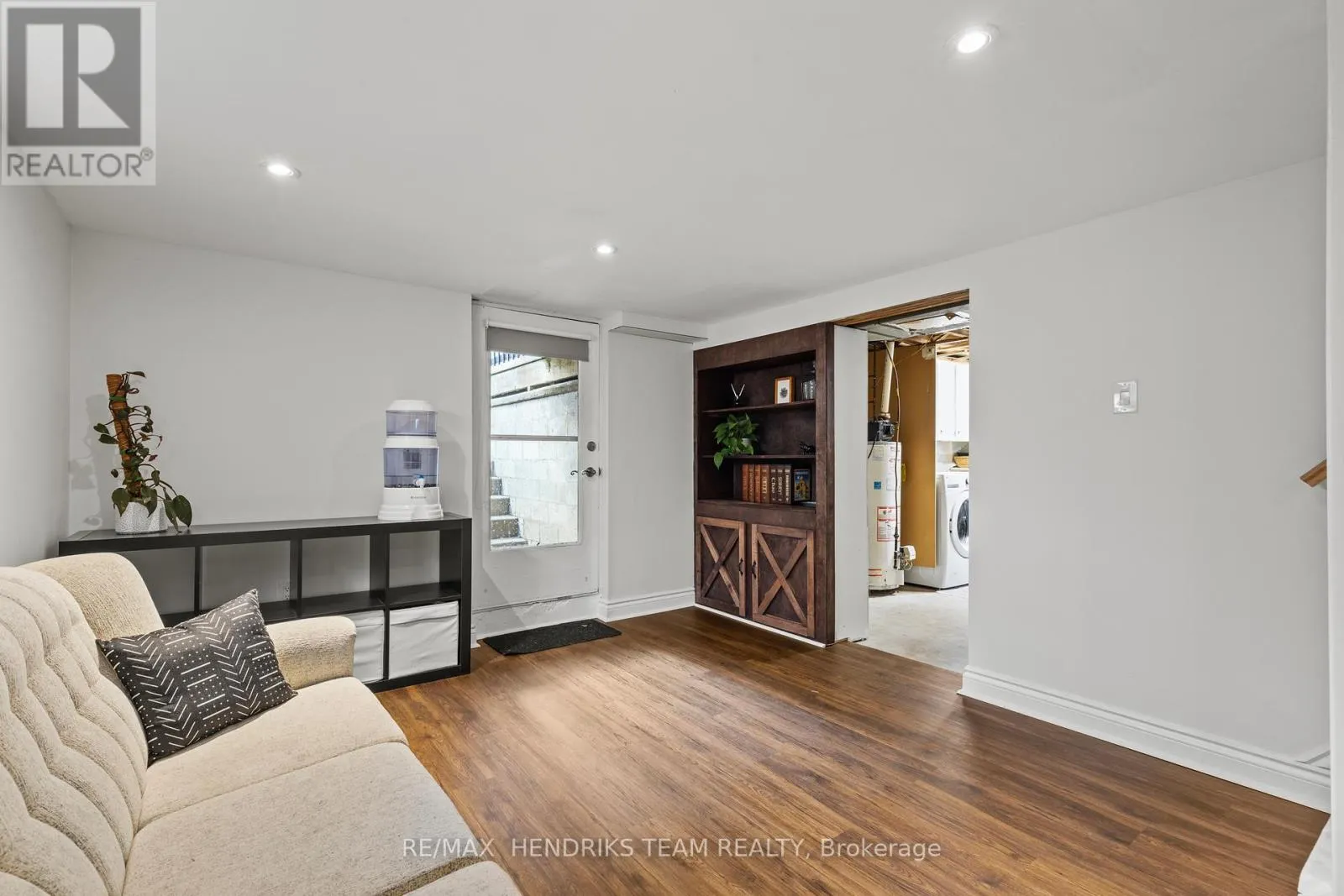 40 ALEXANDRA BOULEVARD