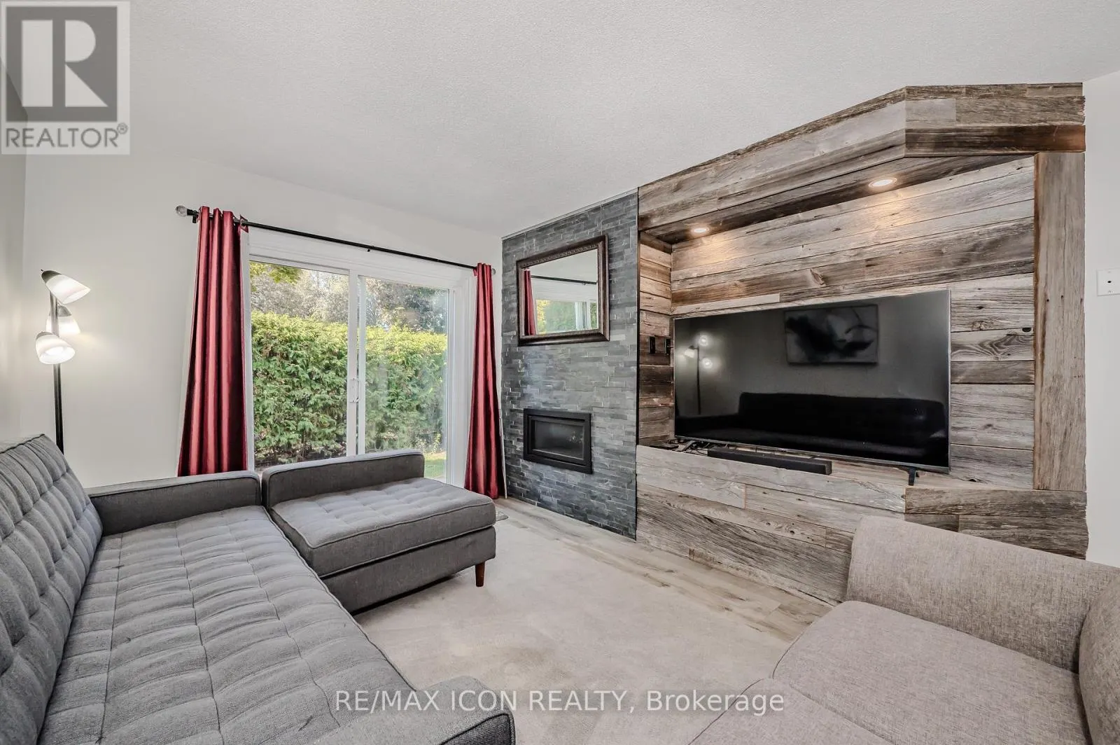 12 - 337 KINGSWOOD DRIVE