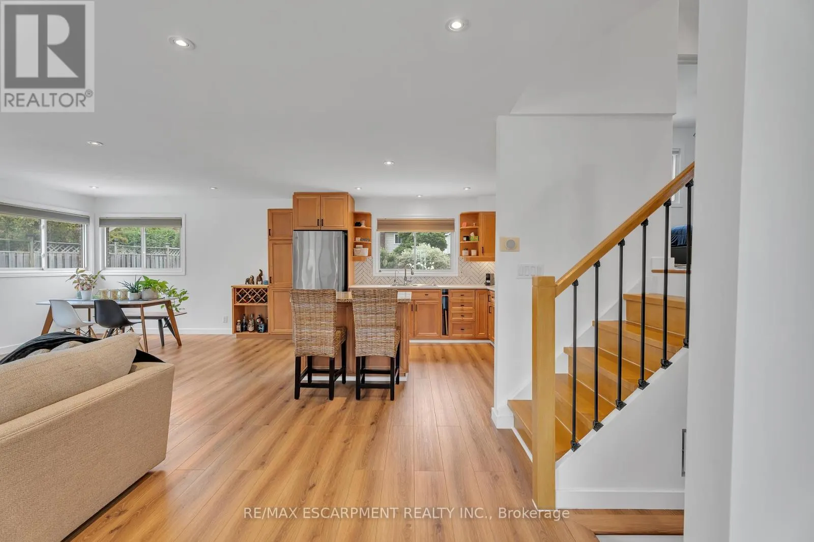 35 HICKERY PLACE