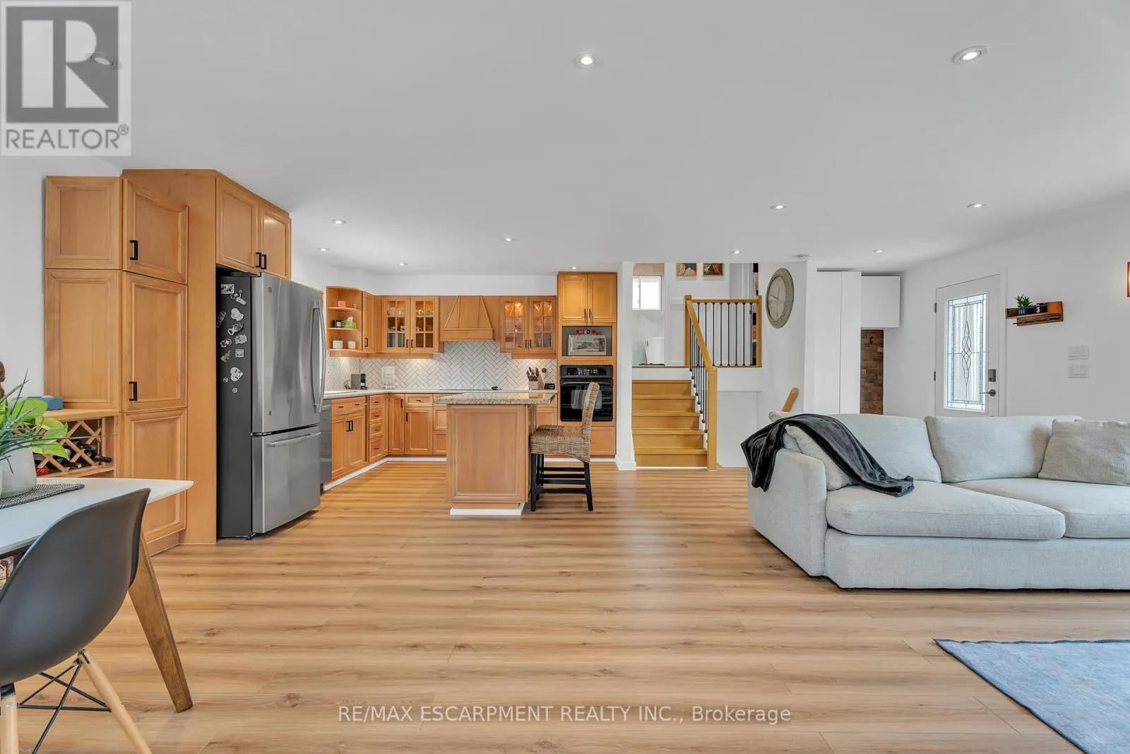35 HICKERY PLACE