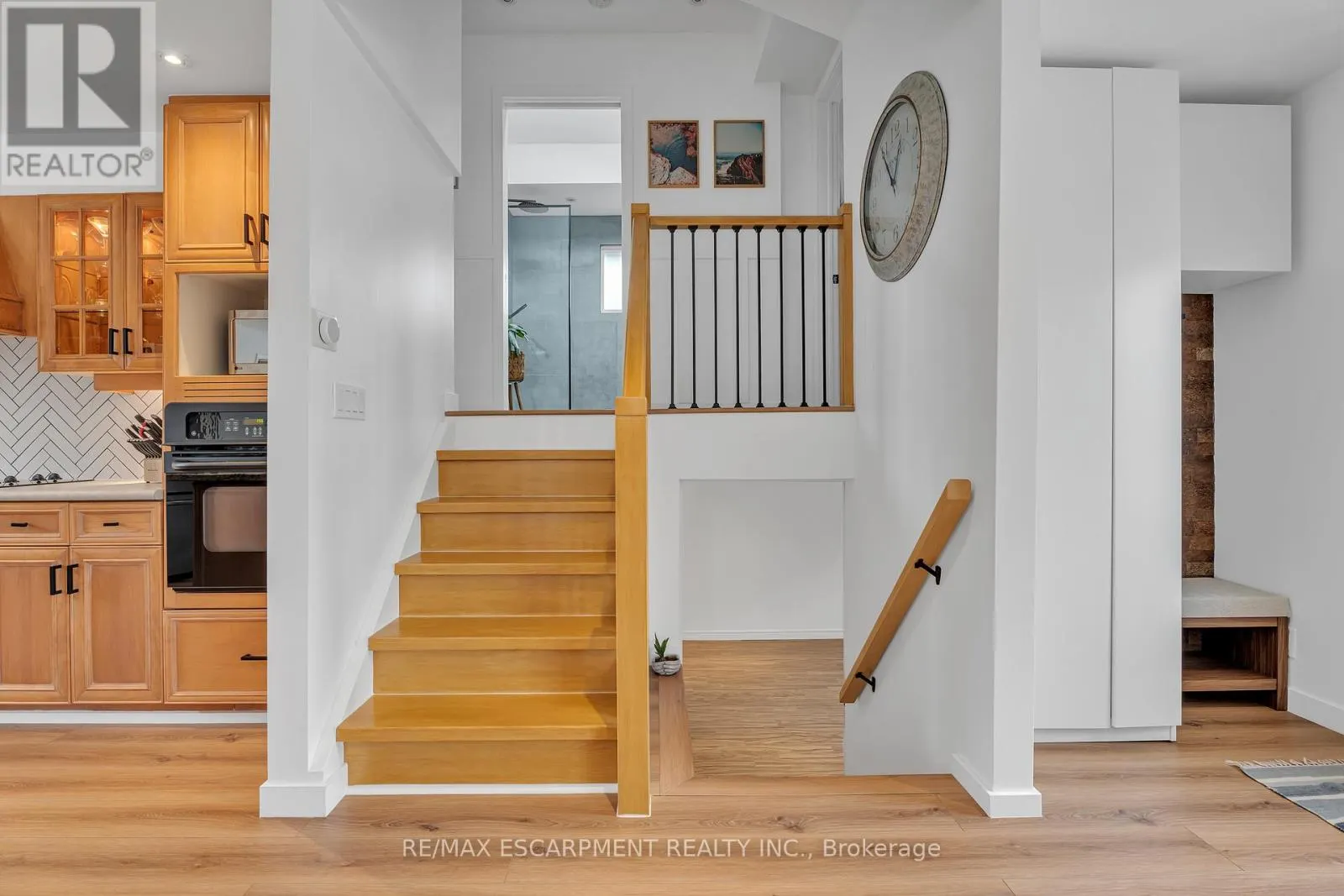 35 HICKERY PLACE