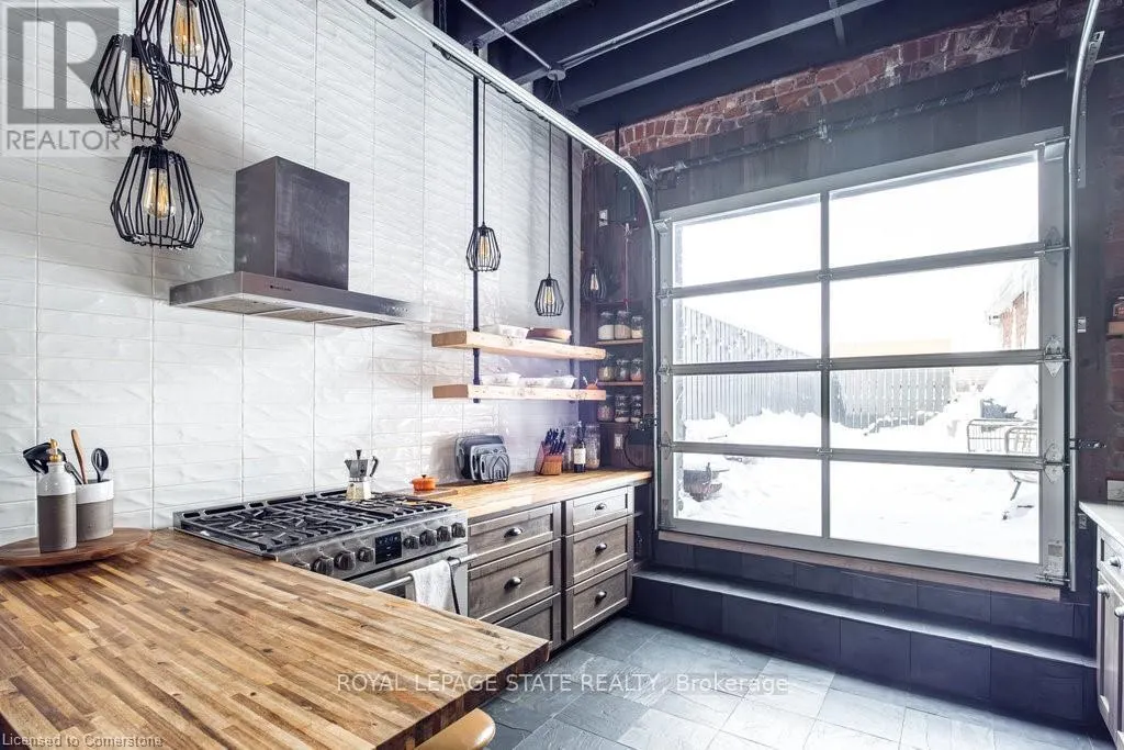 203 KING STREET E