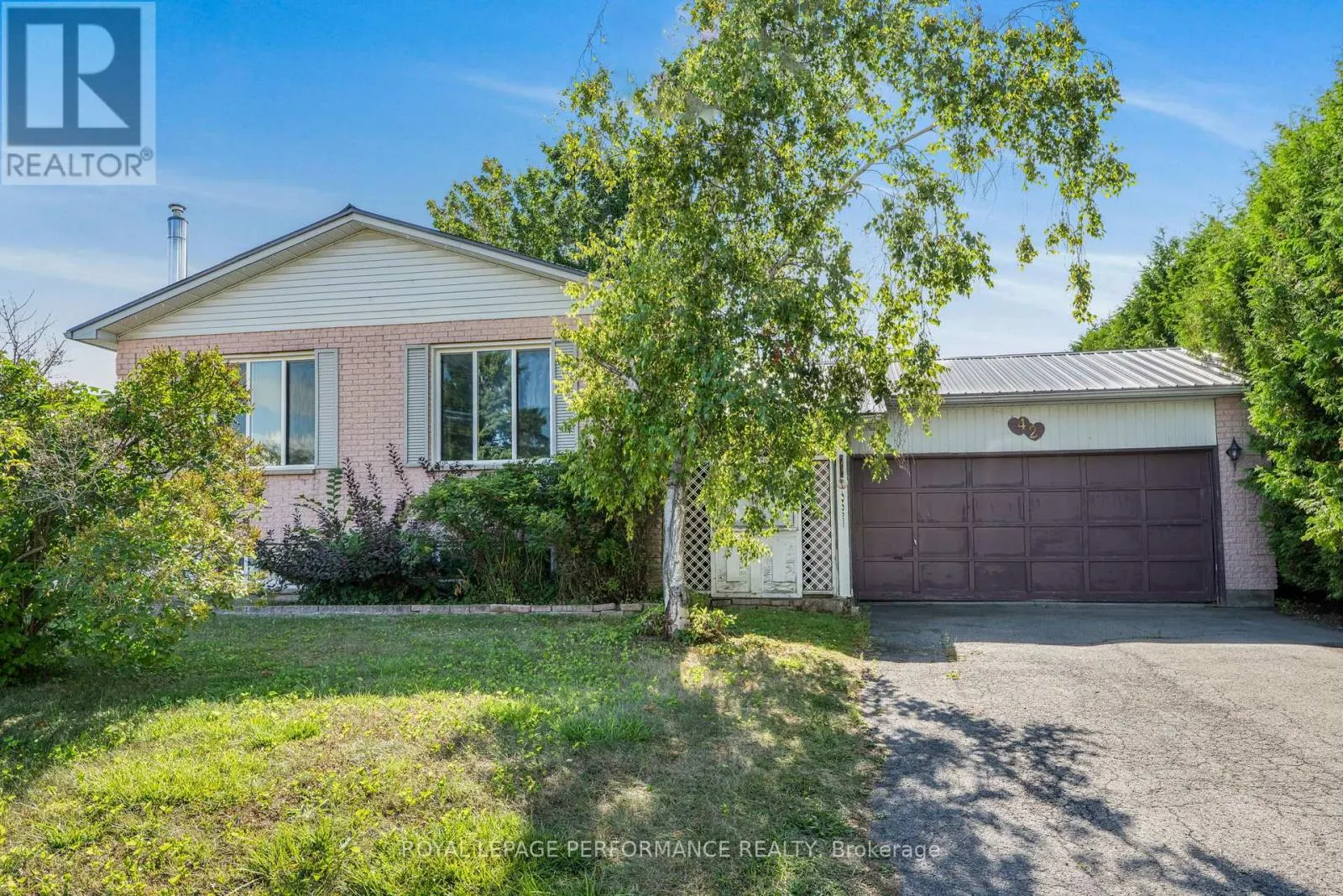 42 CHATEAU CRESCENT
