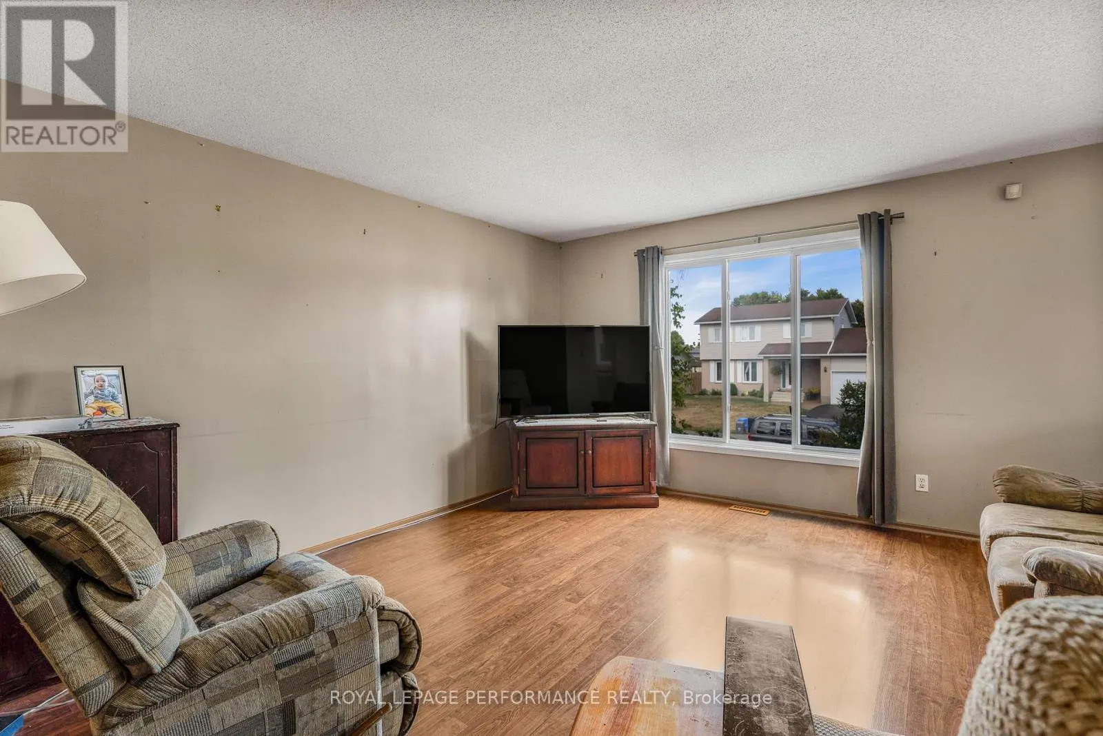 42 CHATEAU CRESCENT