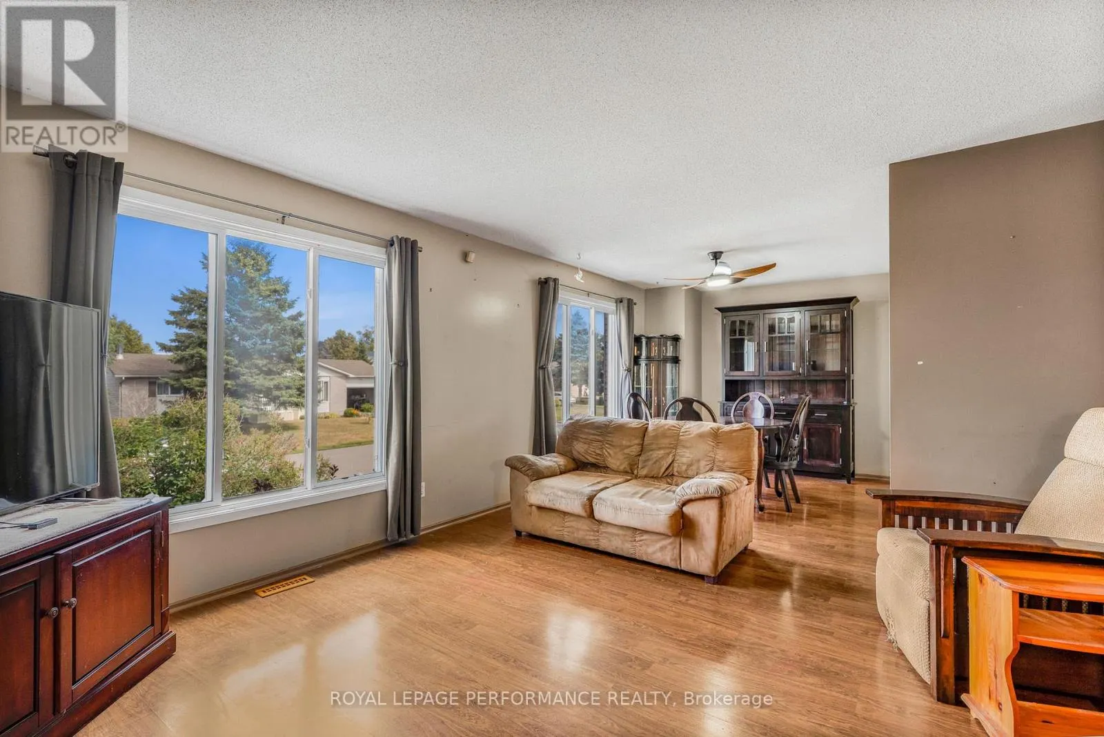 42 CHATEAU CRESCENT