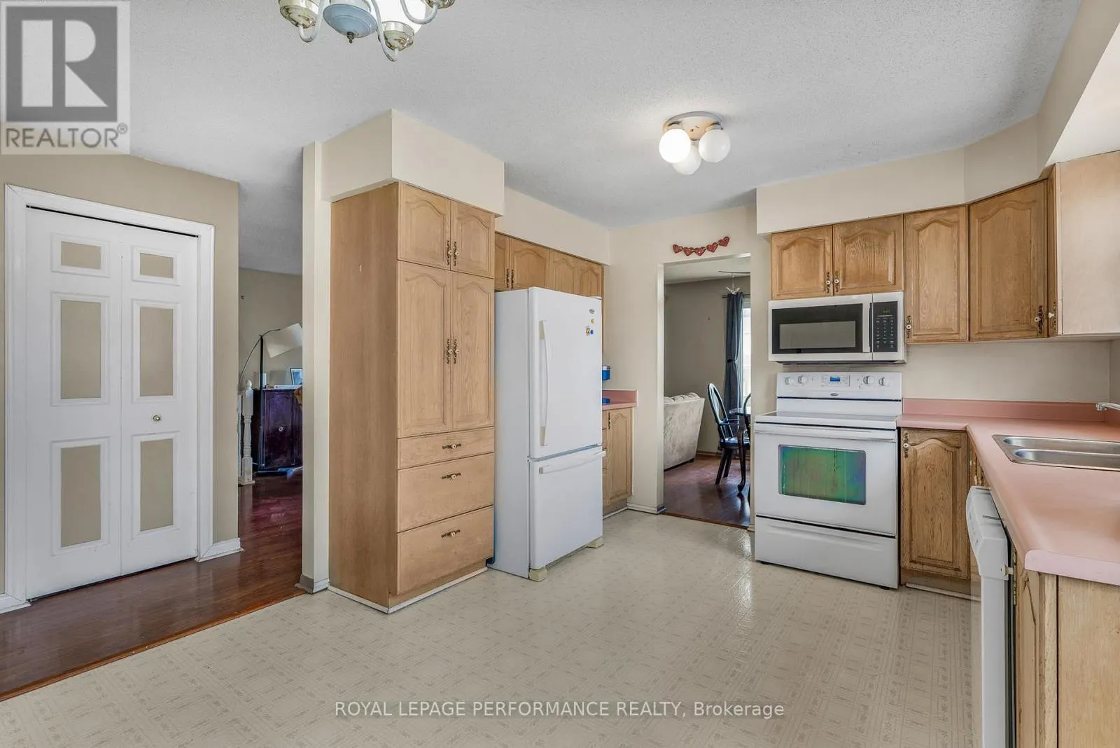 42 CHATEAU CRESCENT