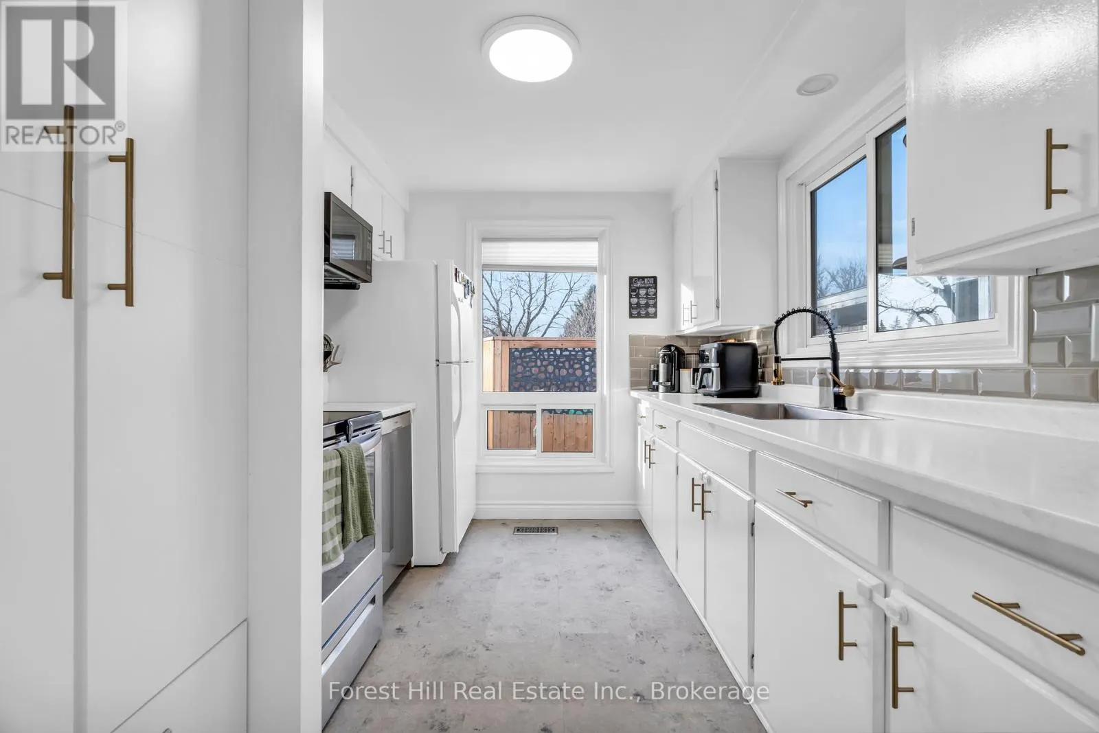 130 PEPPERWOOD CRESCENT