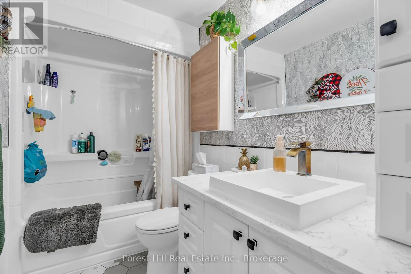 130 PEPPERWOOD CRESCENT