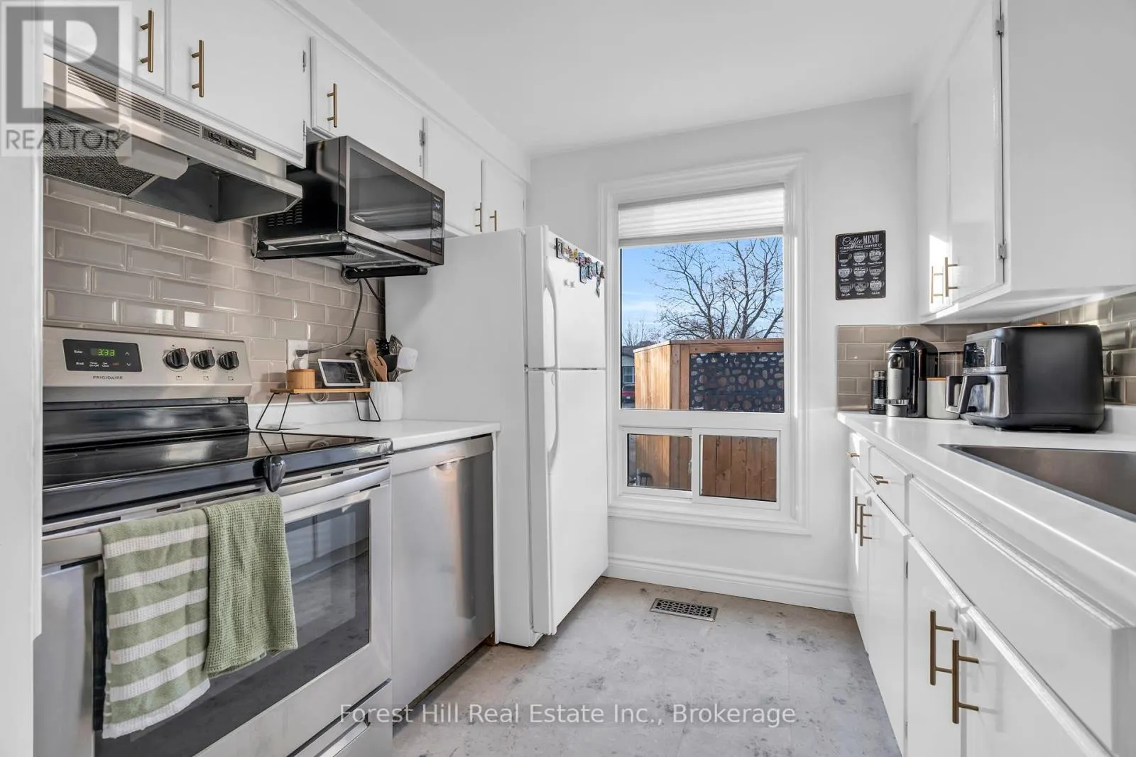 130 PEPPERWOOD CRESCENT
