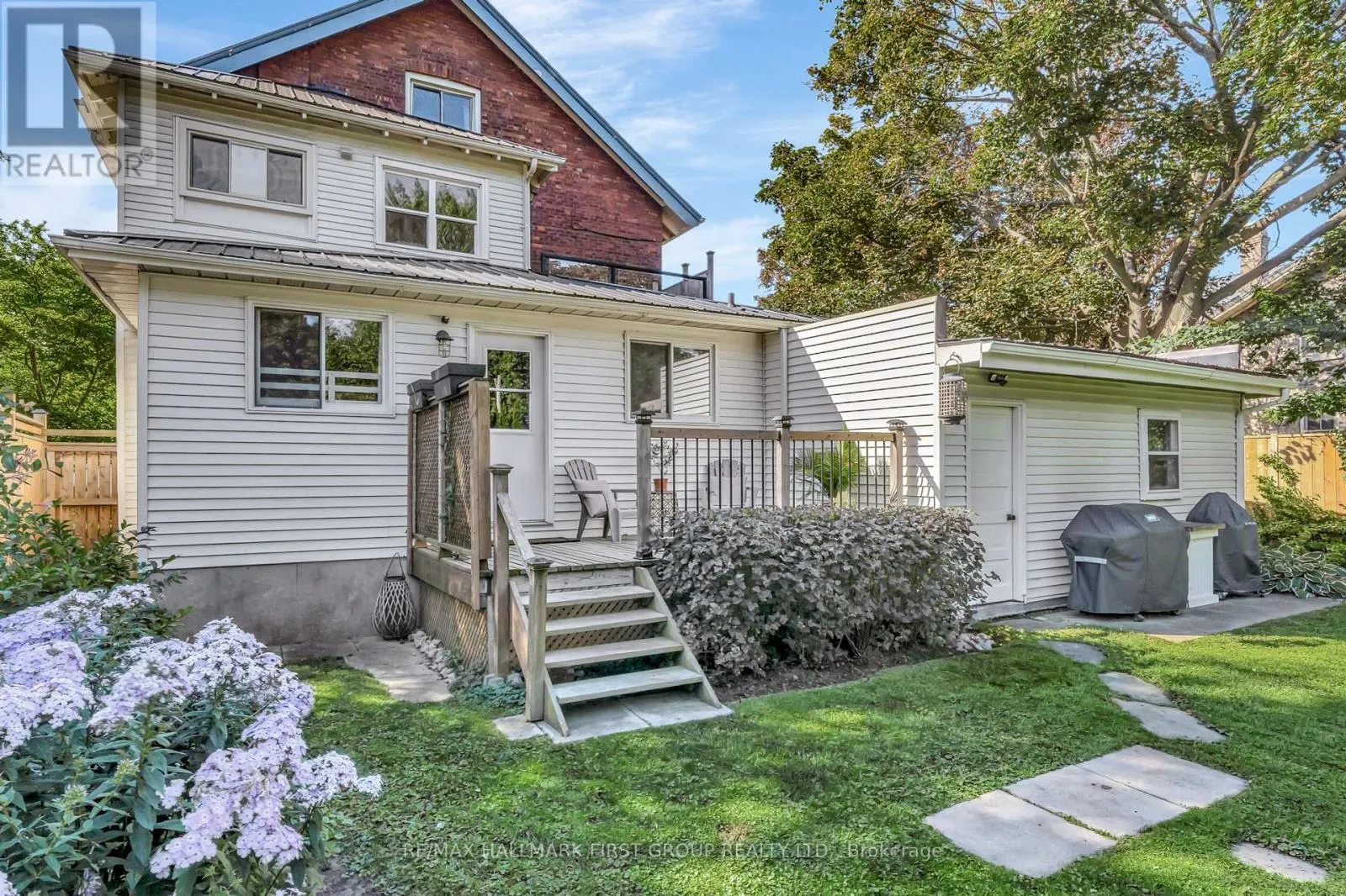 174 KING STREET W