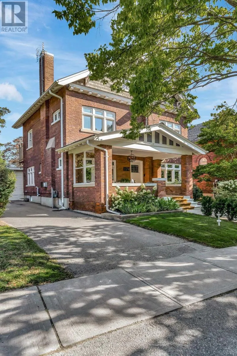 174 KING STREET W