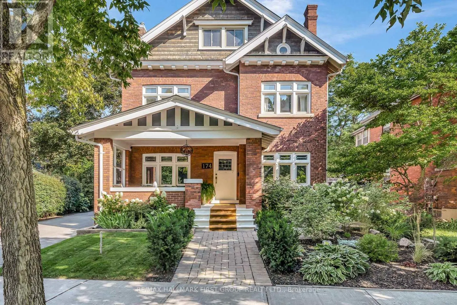 174 KING STREET W