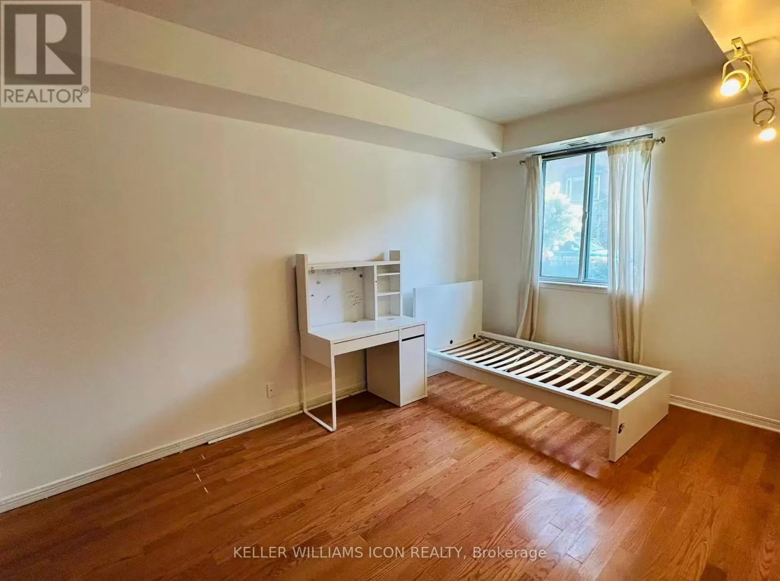 105 - 429 SOMERSET STREET W