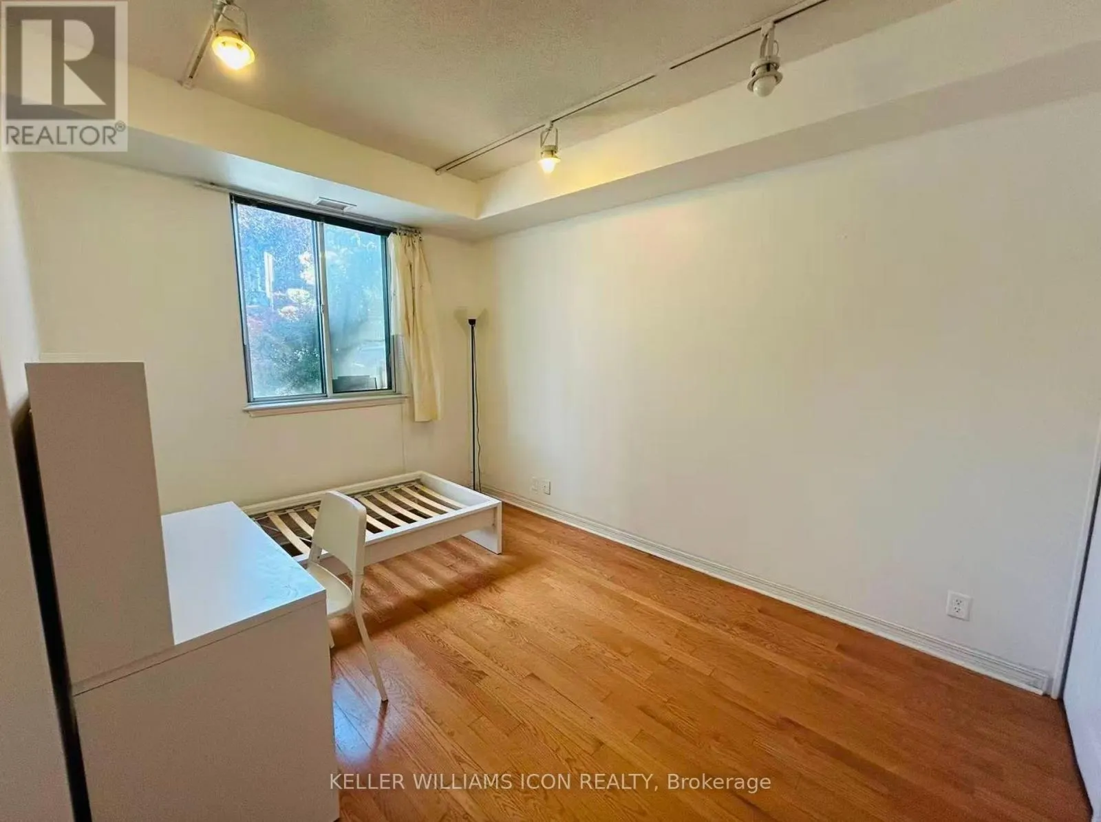105 - 429 SOMERSET STREET W