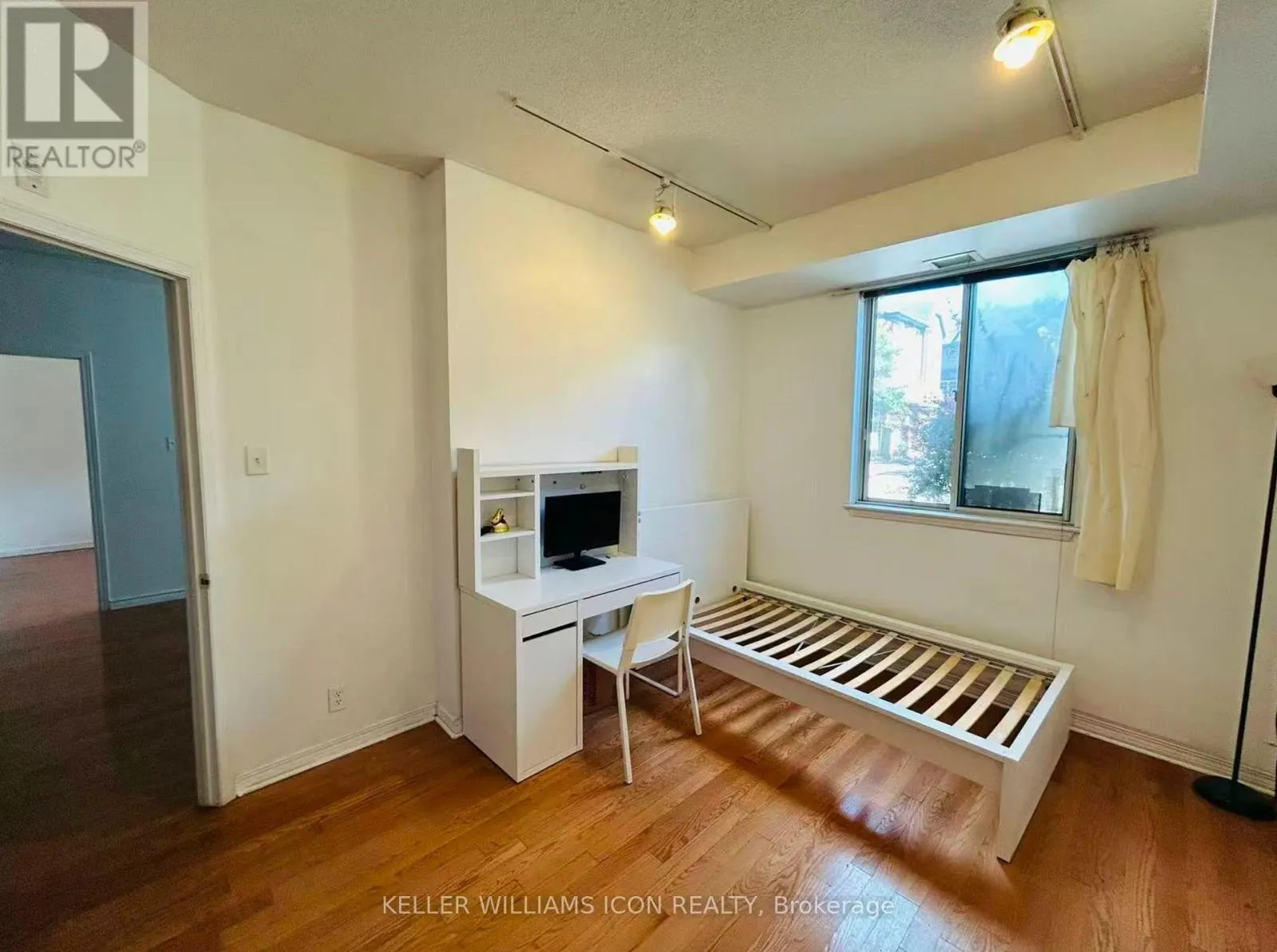 105 - 429 SOMERSET STREET W
