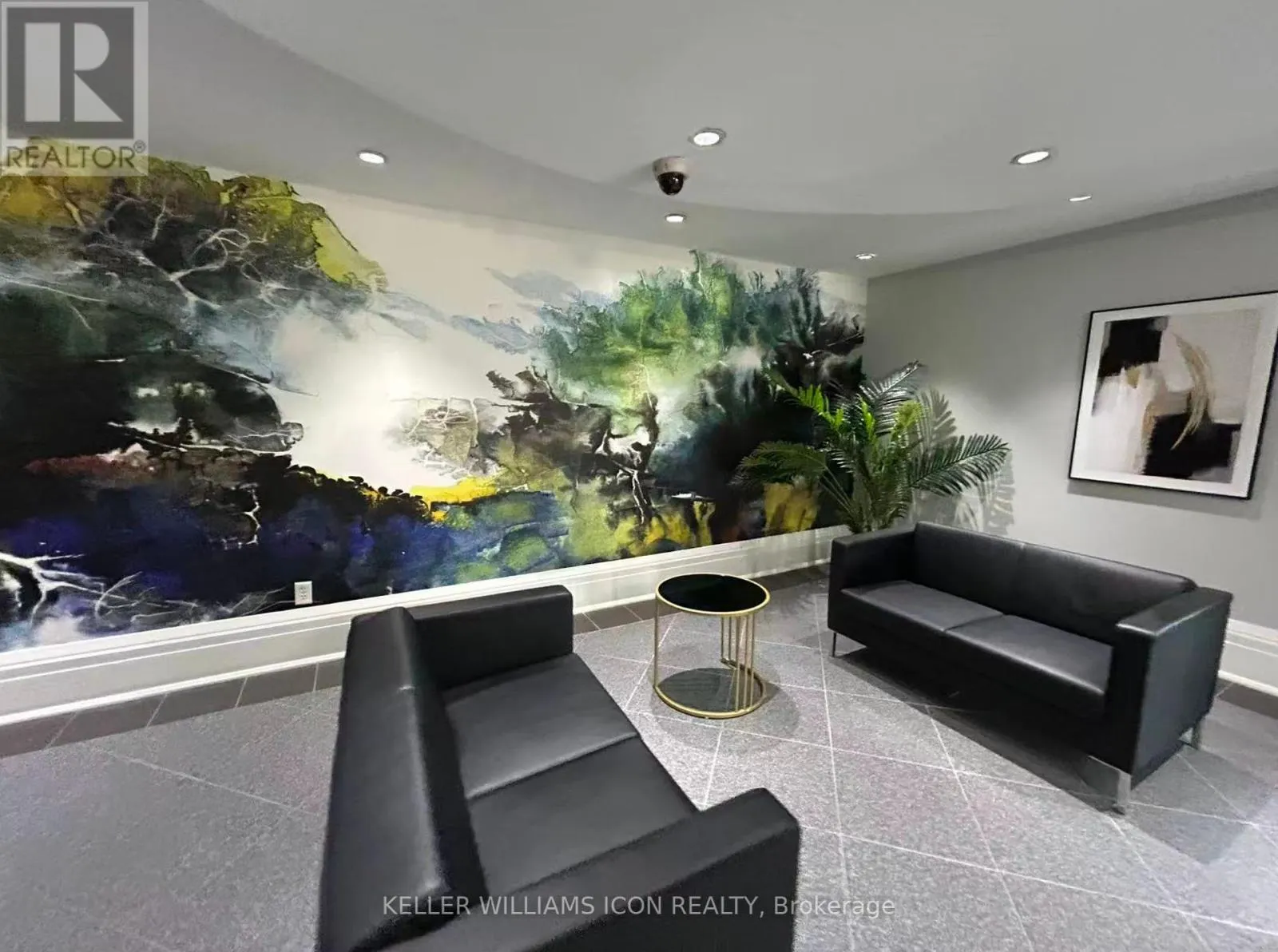 105 - 429 SOMERSET STREET W