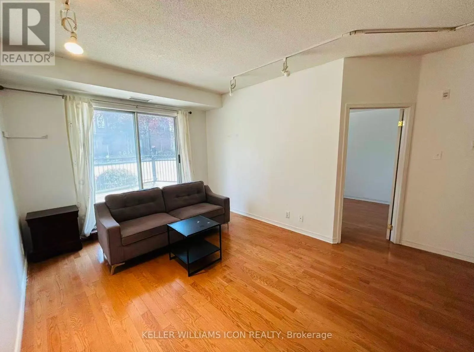 105 - 429 SOMERSET STREET W