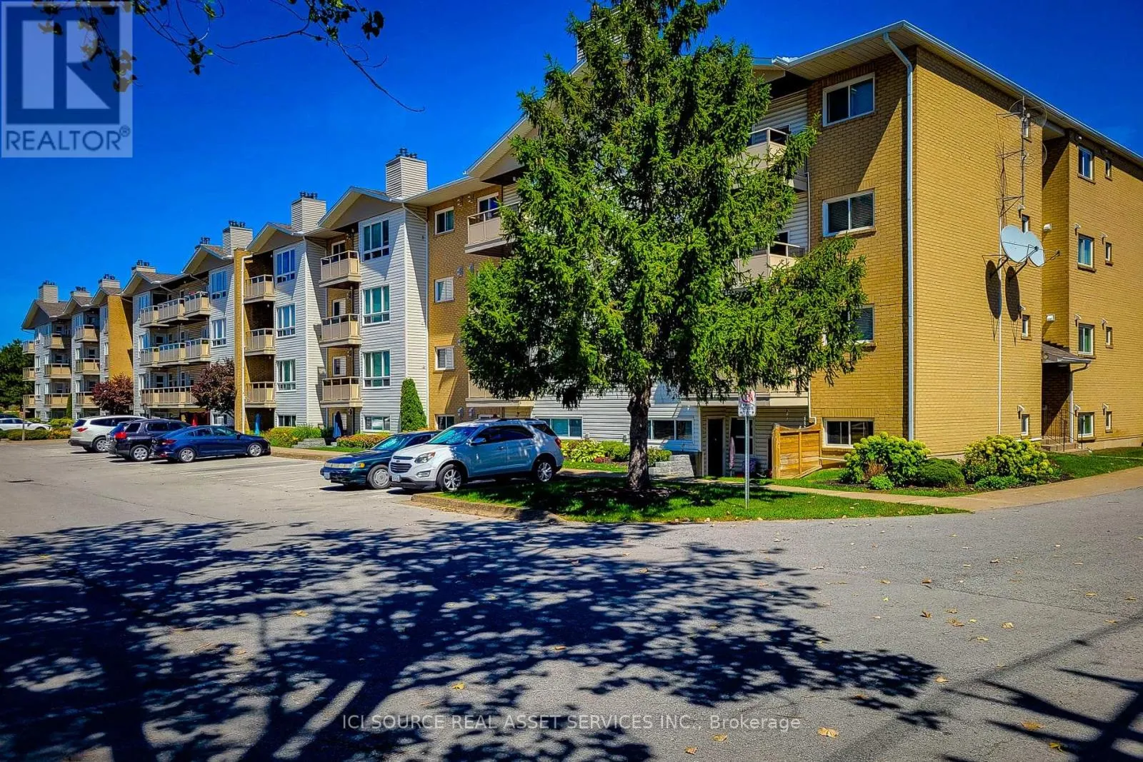 411 - 78 ROEHAMPTON AVENUE