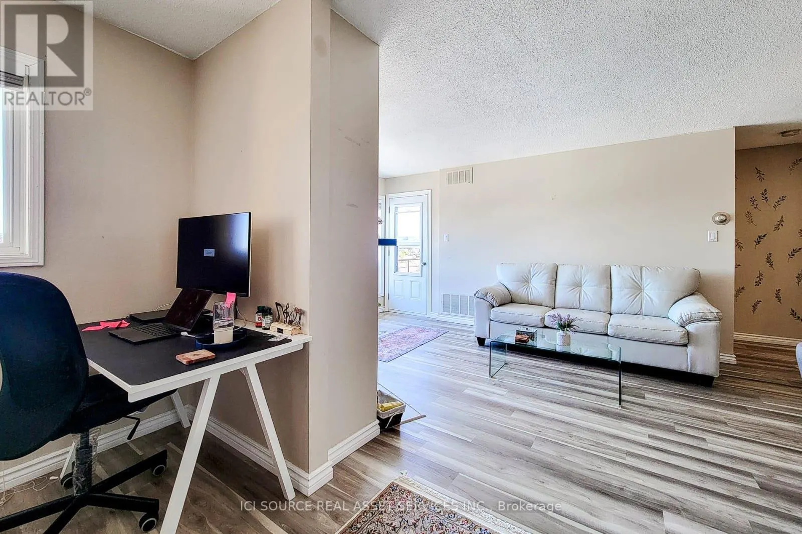 411 - 78 ROEHAMPTON AVENUE