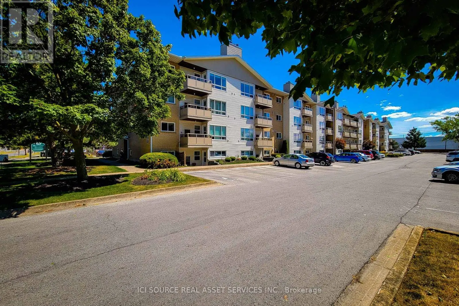 411 - 78 ROEHAMPTON AVENUE