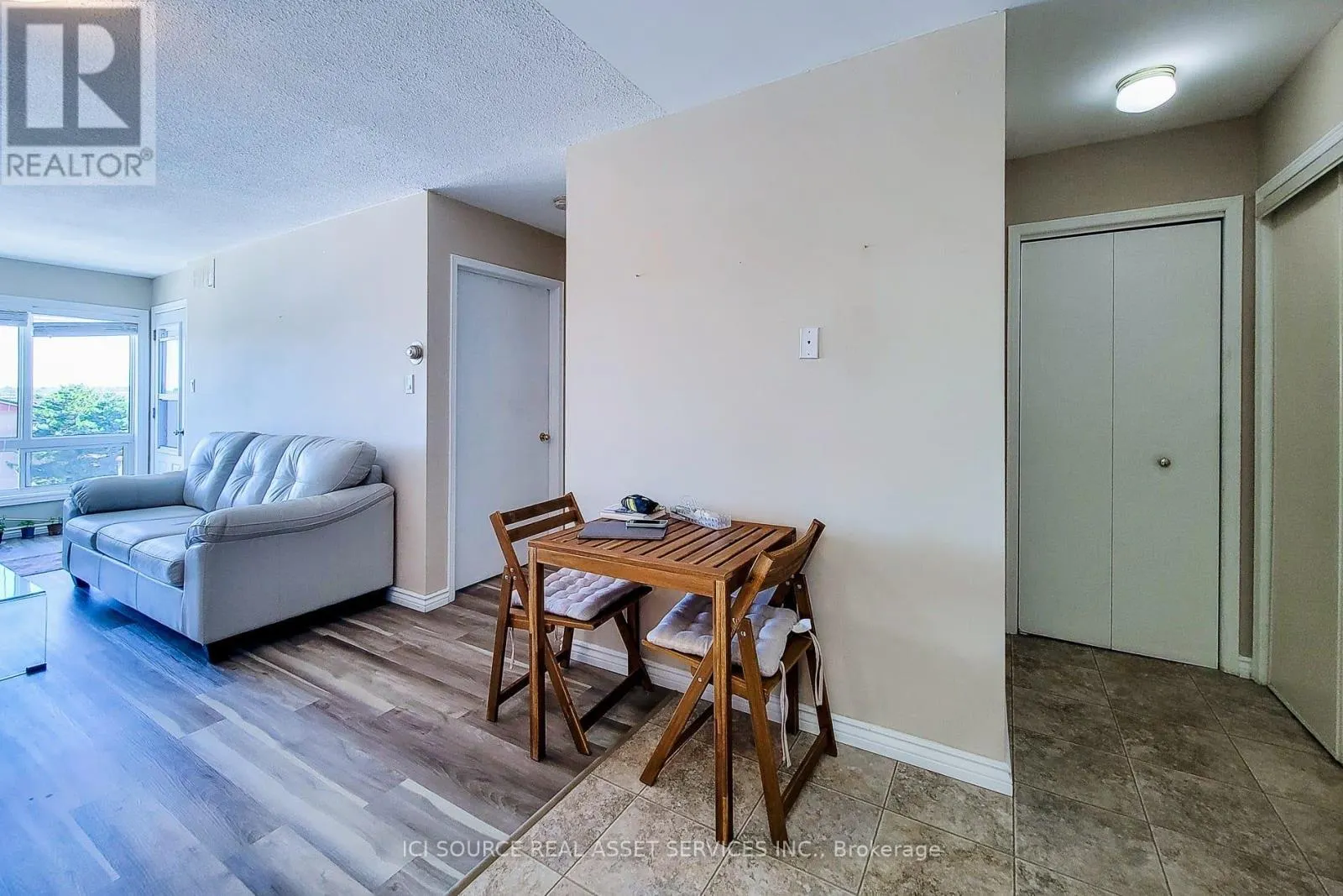 411 - 78 ROEHAMPTON AVENUE