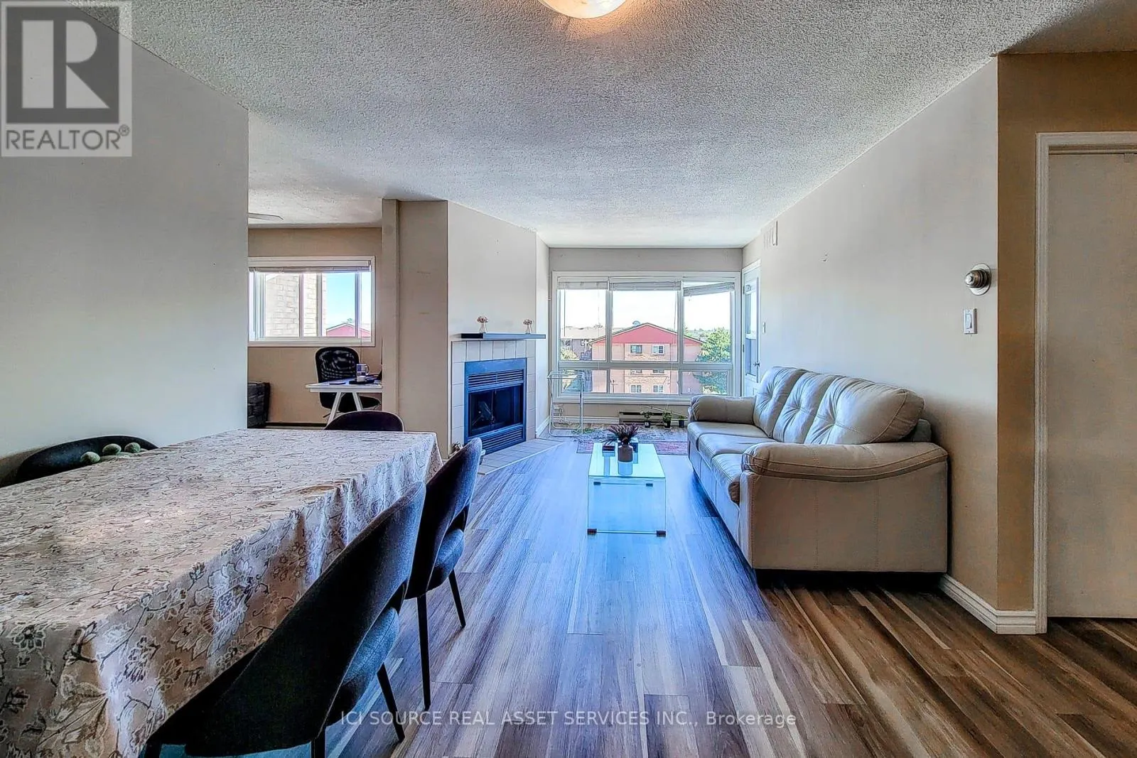 411 - 78 ROEHAMPTON AVENUE