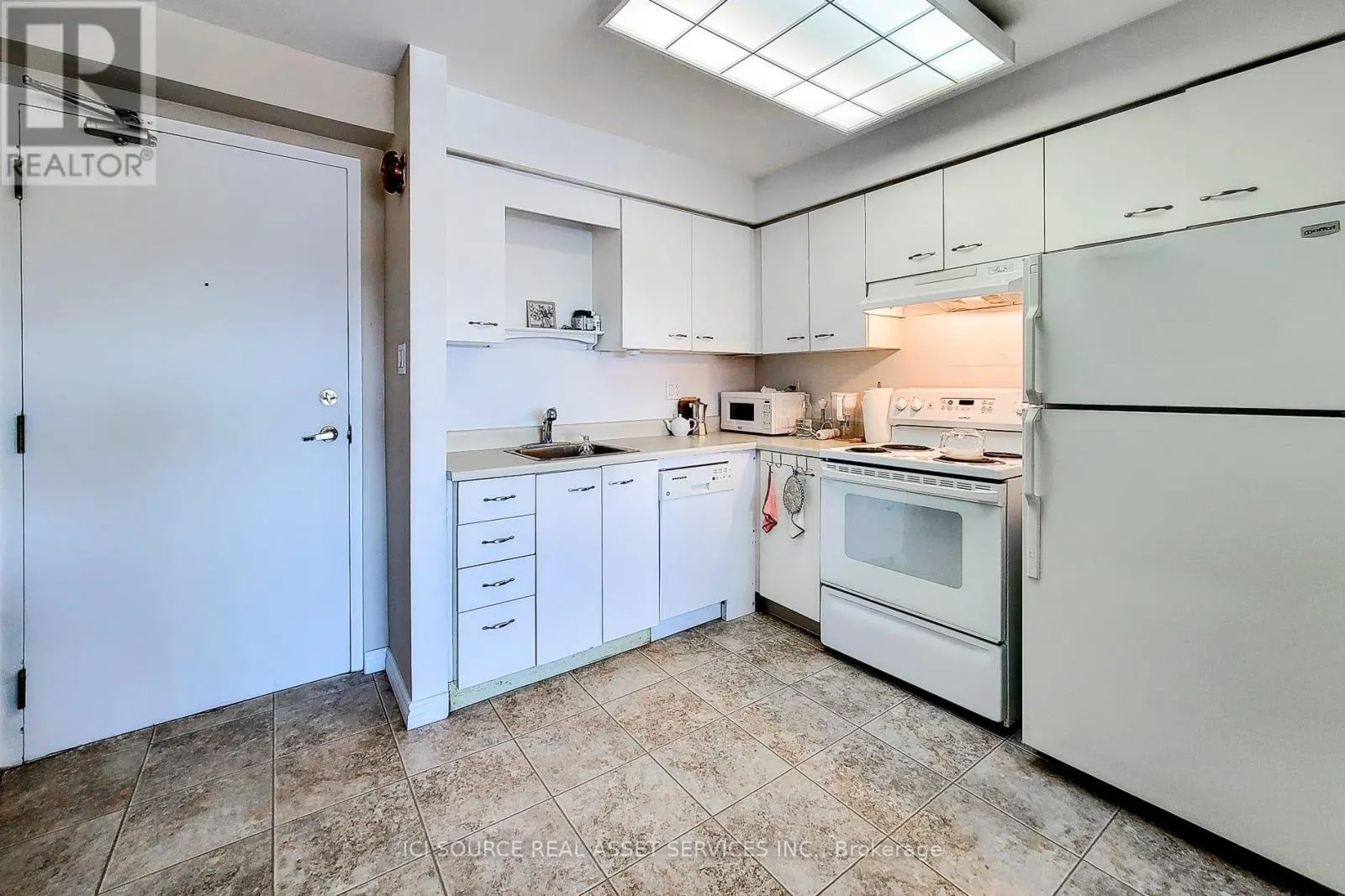 411 - 78 ROEHAMPTON AVENUE