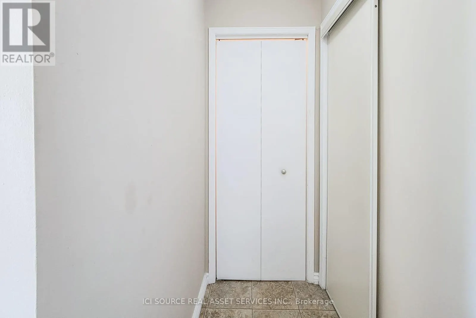411 - 78 ROEHAMPTON AVENUE