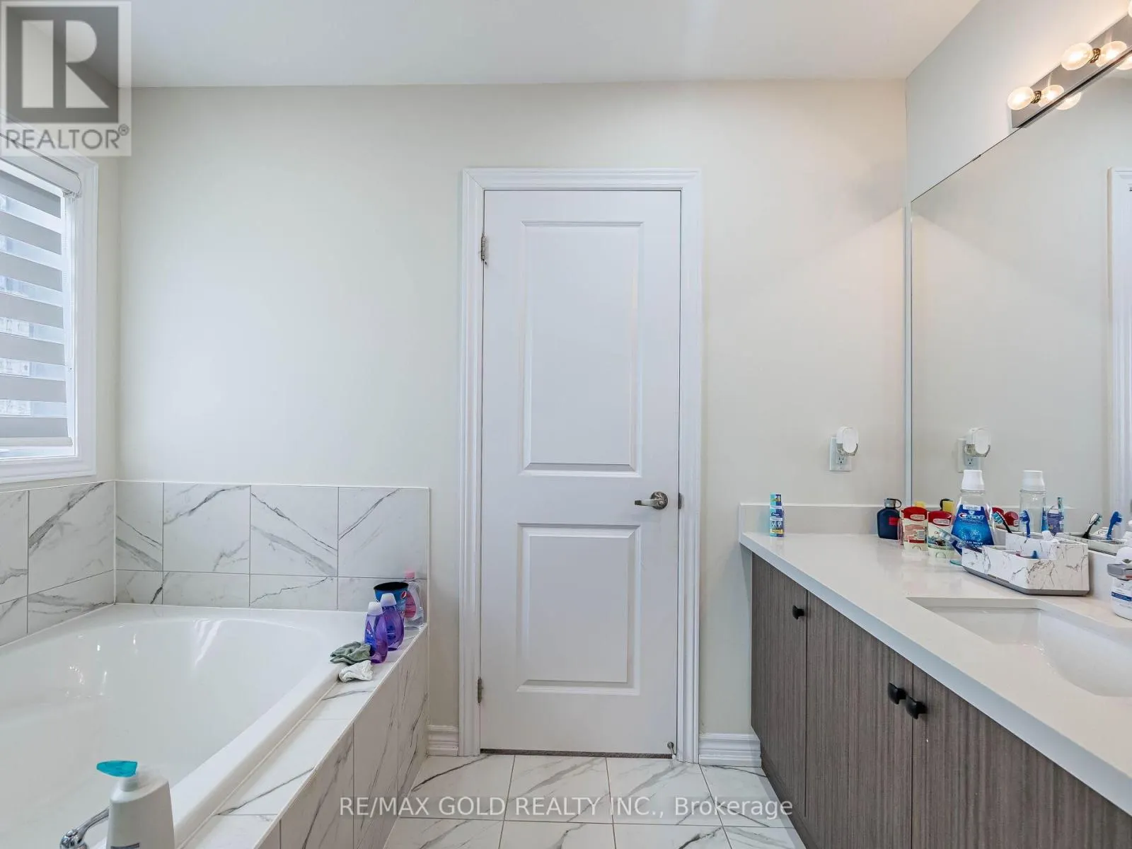 17 COTTONWOOD CRESCENT