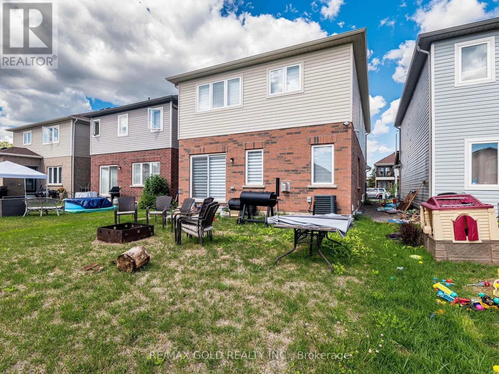 17 COTTONWOOD CRESCENT