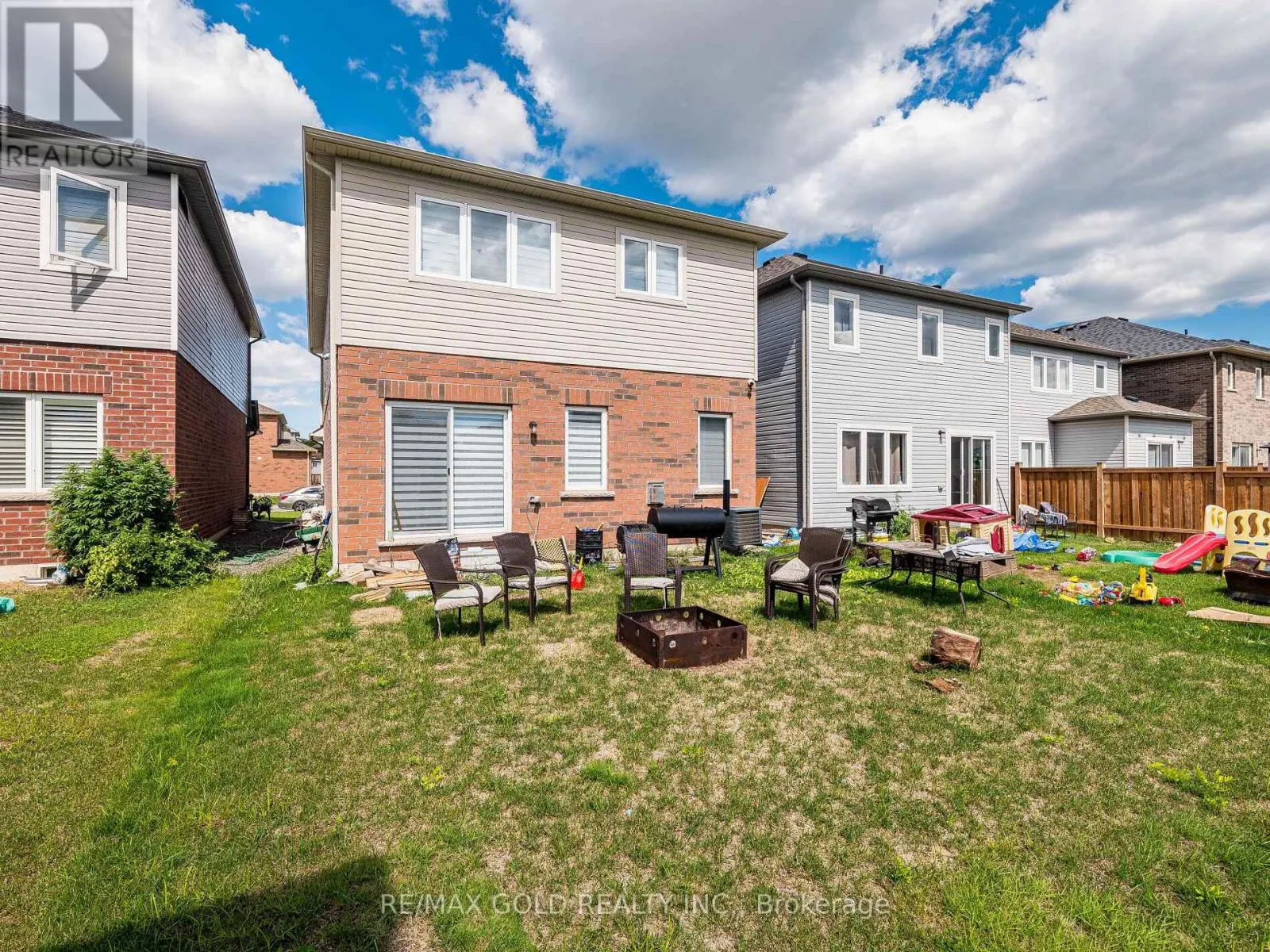 17 COTTONWOOD CRESCENT